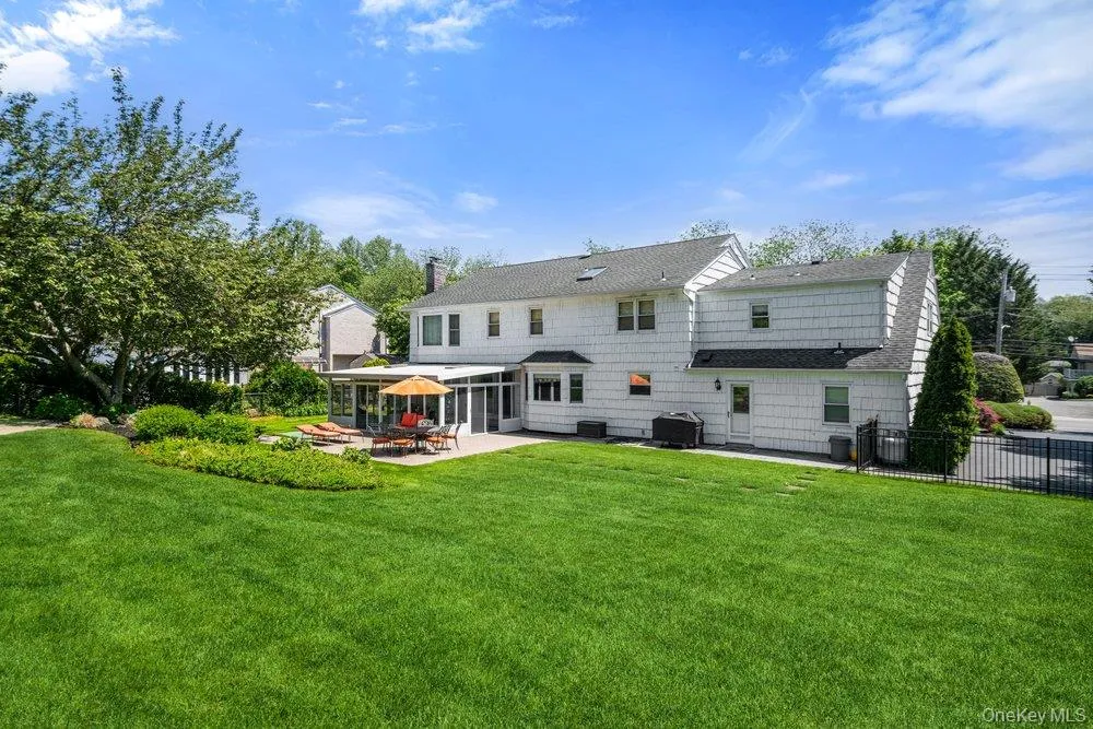 119 Plainview Road, Oyster Bay, NY, 6 Bedrooms Bedrooms, 12 Rooms Rooms,4 BathroomsBathrooms,Residential,For Rent,Plainview,0,1005538 119 Plainview Road, Oyster Bay, NY, 6 Bedrooms Bedrooms, 12 Rooms Rooms,4 BathroomsBathrooms,Residential,For Rent,Plainview,0,1005538