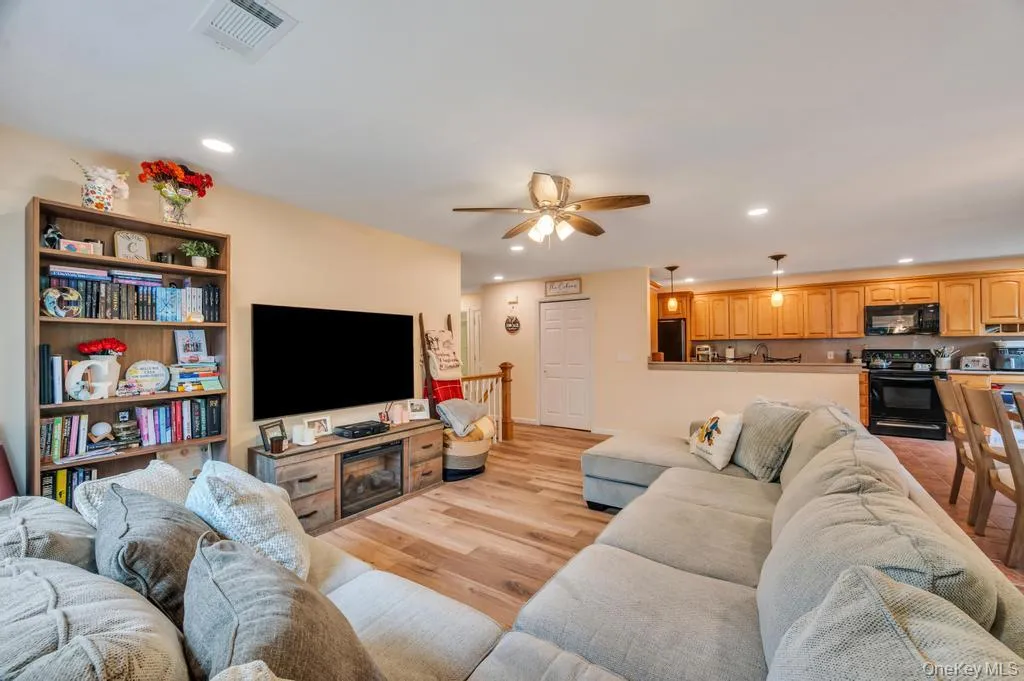 203 Birchwood Road, Brookhaven, NY, 2 Bedrooms Bedrooms, 7 Rooms Rooms,2 BathroomsBathrooms,Residential,For Rent,Birchwood,0,1005546 203 Birchwood Road, Brookhaven, NY, 2 Bedrooms Bedrooms, 7 Rooms Rooms,2 BathroomsBathrooms,Residential,For Rent,Birchwood,0,1005546