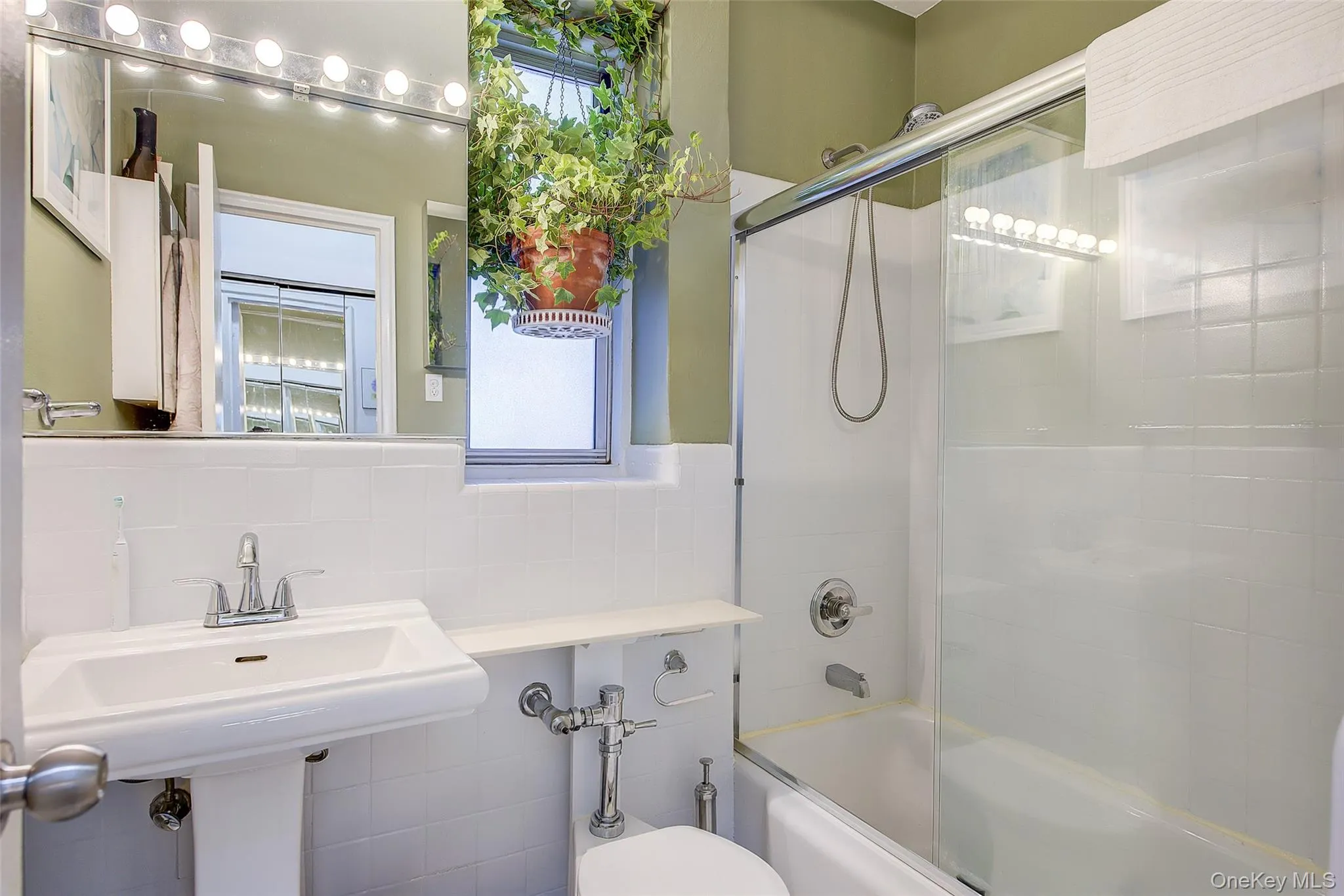 83-33 Austin Street, New York, NY, 2 Bedrooms Bedrooms, 5 Rooms Rooms,1 BathroomBathrooms,Residential,For Rent,Austin,0,1005549 83-33 Austin Street, New York, NY, 2 Bedrooms Bedrooms, 5 Rooms Rooms,1 BathroomBathrooms,Residential,For Rent,Austin,0,1005549