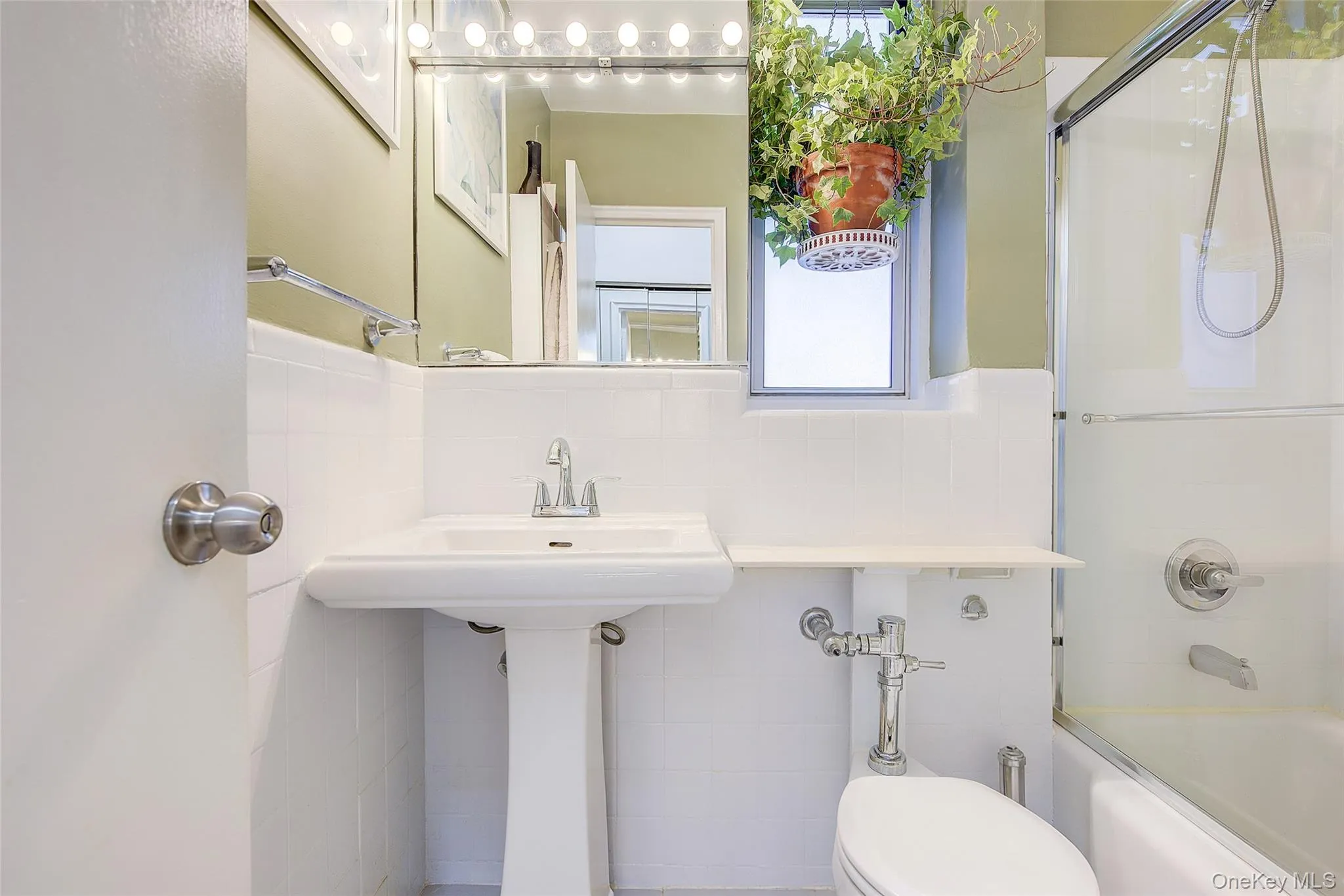 83-33 Austin Street, New York, NY, 2 Bedrooms Bedrooms, 5 Rooms Rooms,1 BathroomBathrooms,Residential,For Rent,Austin,0,1005549 83-33 Austin Street, New York, NY, 2 Bedrooms Bedrooms, 5 Rooms Rooms,1 BathroomBathrooms,Residential,For Rent,Austin,0,1005549