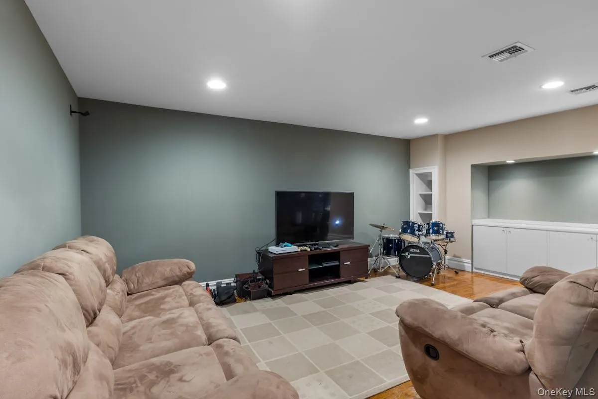 9 Ronwood Road, Ramapo, NY, 5 Bedrooms Bedrooms, 14 Rooms Rooms,3 BathroomsBathrooms,Residential,For Rent,Ronwood,0,1005553 9 Ronwood Road, Ramapo, NY, 5 Bedrooms Bedrooms, 14 Rooms Rooms,3 BathroomsBathrooms,Residential,For Rent,Ronwood,0,1005553