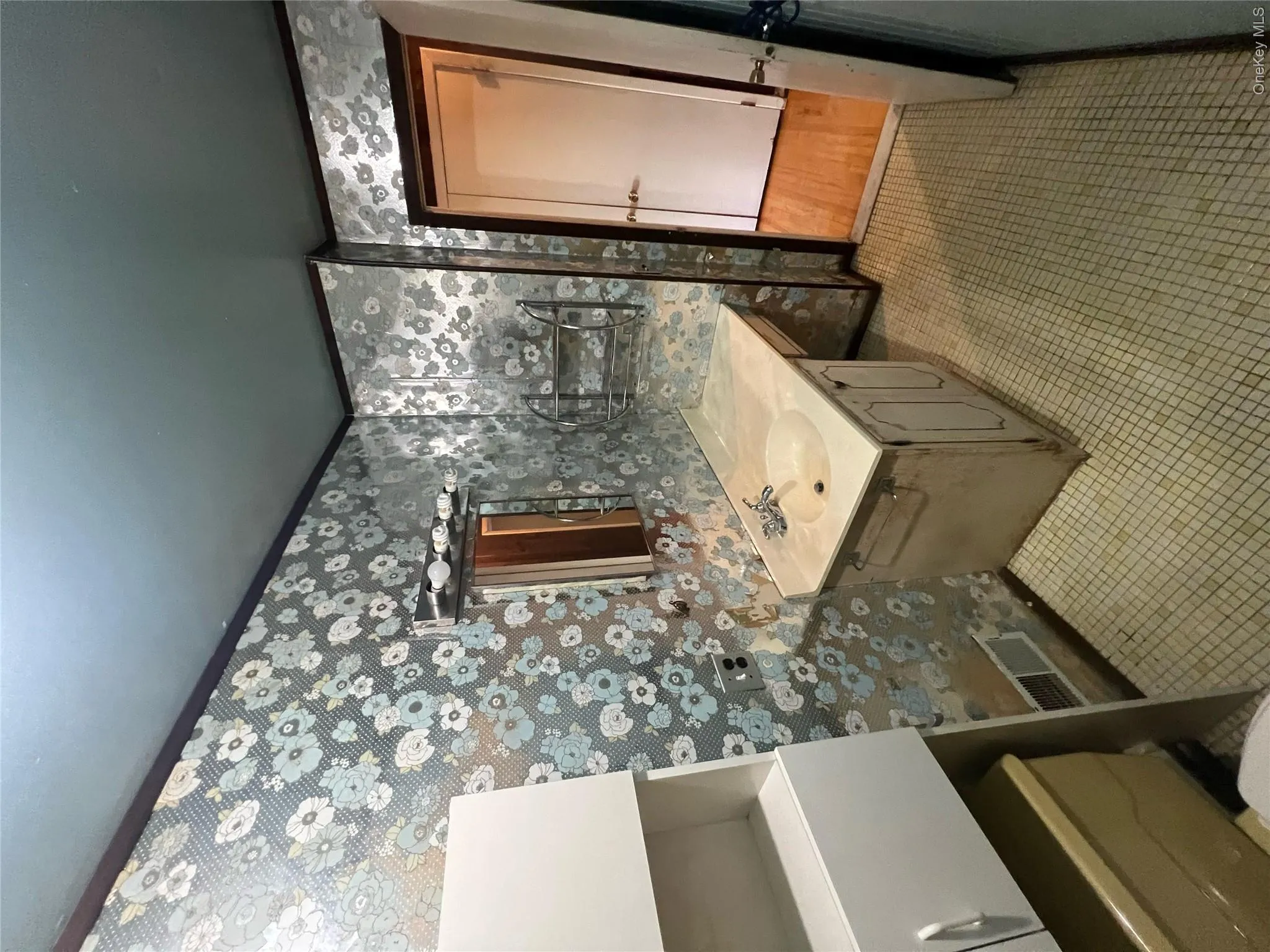 2 Aspen Road, Middletown, NY, 3 Bedrooms Bedrooms, 6 Rooms Rooms,1 BathroomBathrooms,Residential,For Rent,Aspen,0,1005556 2 Aspen Road, Middletown, NY, 3 Bedrooms Bedrooms, 6 Rooms Rooms,1 BathroomBathrooms,Residential,For Rent,Aspen,0,1005556