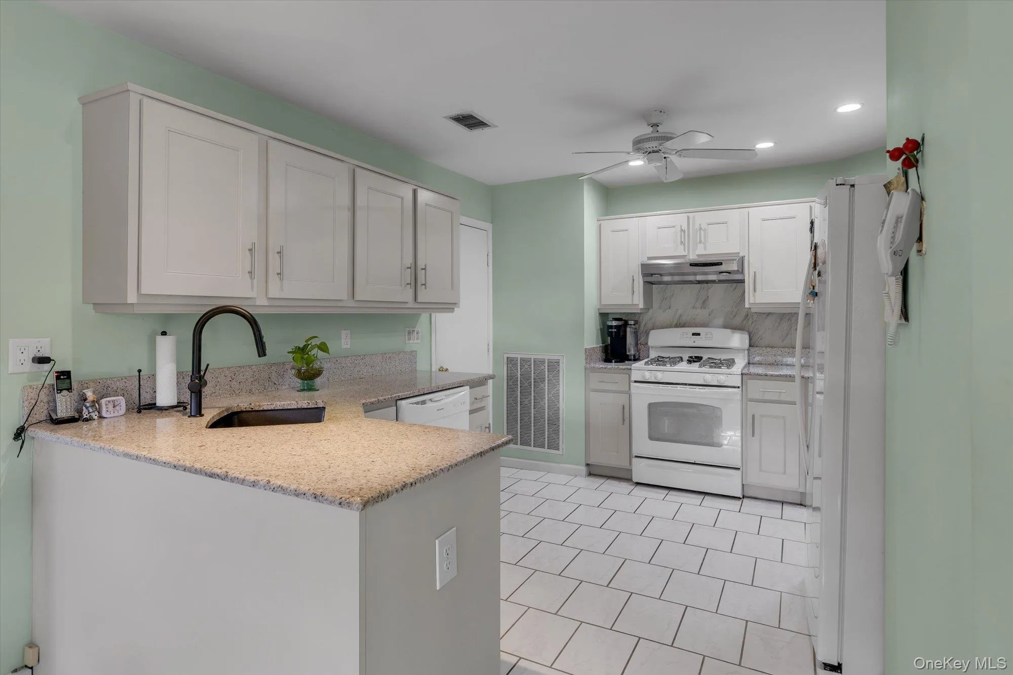 35 Lakebridge Drive, Smithtown, NY, 2 Bedrooms Bedrooms, 5 Rooms Rooms,2 BathroomsBathrooms,Residential,For Rent,Lakebridge,0,1005558 35 Lakebridge Drive, Smithtown, NY, 2 Bedrooms Bedrooms, 5 Rooms Rooms,2 BathroomsBathrooms,Residential,For Rent,Lakebridge,0,1005558