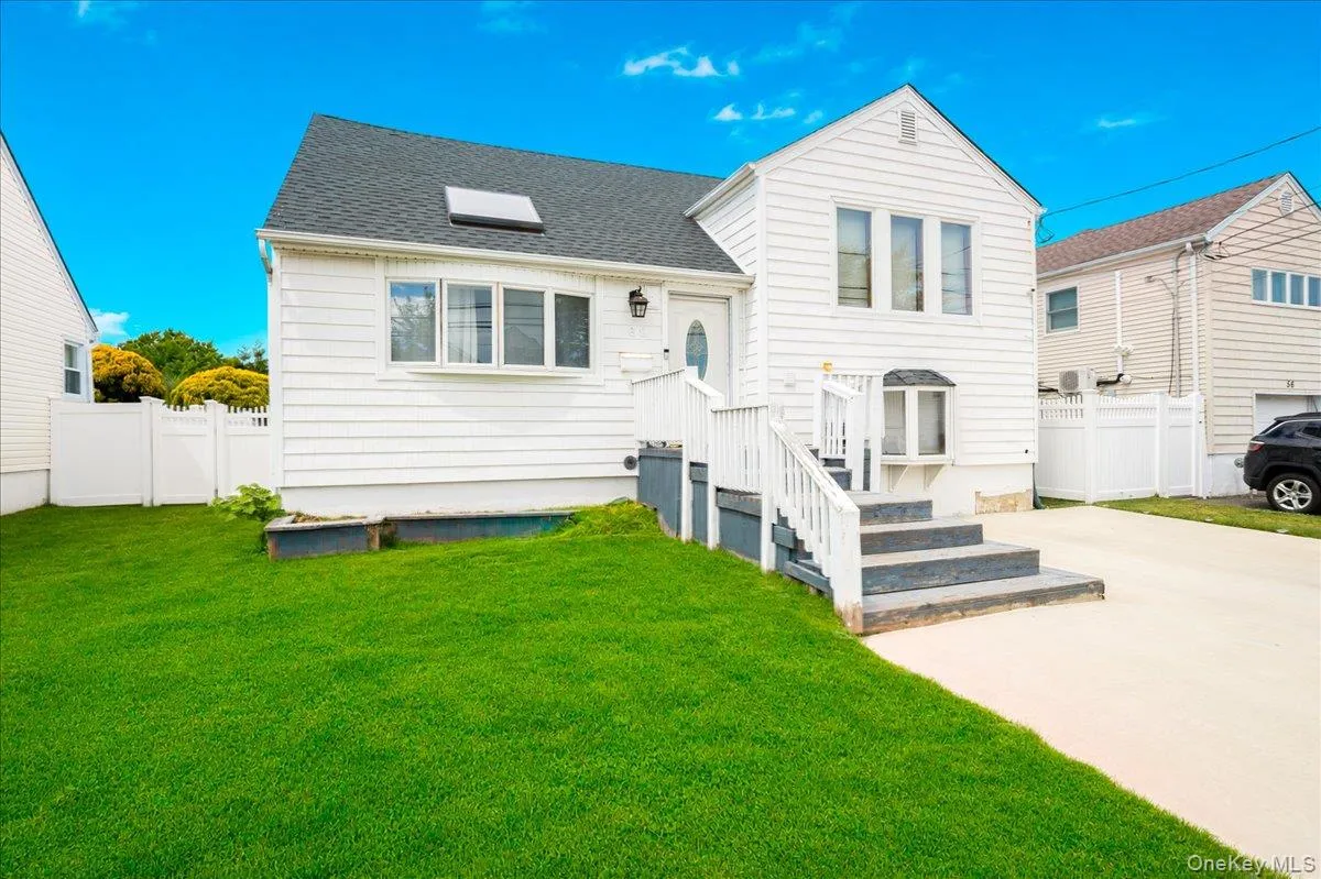 52 Martha Street, Hempstead, NY, 3 Bedrooms Bedrooms, 8 Rooms Rooms,3 BathroomsBathrooms,Residential,For Rent,Martha,0,1005561 52 Martha Street, Hempstead, NY, 3 Bedrooms Bedrooms, 8 Rooms Rooms,3 BathroomsBathrooms,Residential,For Rent,Martha,0,1005561