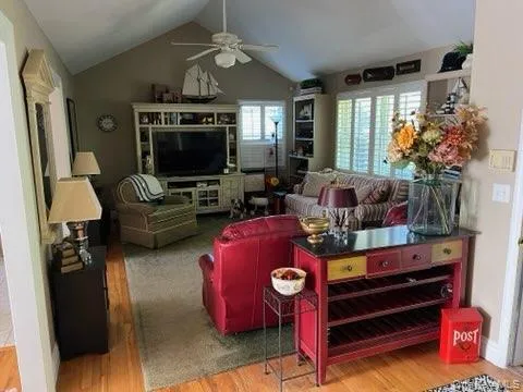 312 Riley Avenue, Riverhead, NY, 3 Bedrooms Bedrooms, 6 Rooms Rooms,2 BathroomsBathrooms,Residential,For Rent,Riley,0,1005568 312 Riley Avenue, Riverhead, NY, 3 Bedrooms Bedrooms, 6 Rooms Rooms,2 BathroomsBathrooms,Residential,For Rent,Riley,0,1005568