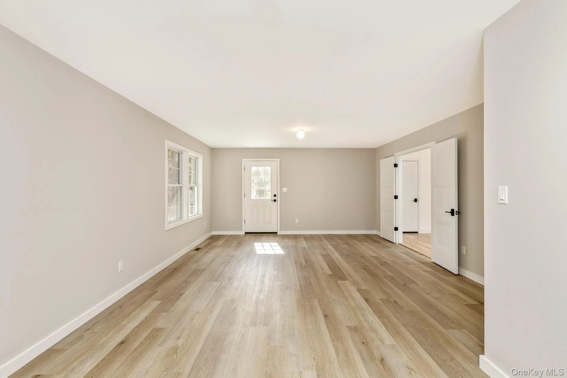 92 Park Street, Brookhaven, NY, 6 Bedrooms Bedrooms, 11 Rooms Rooms,3 BathroomsBathrooms,Residential,For Rent,Park,0,1005573 92 Park Street, Brookhaven, NY, 6 Bedrooms Bedrooms, 11 Rooms Rooms,3 BathroomsBathrooms,Residential,For Rent,Park,0,1005573
