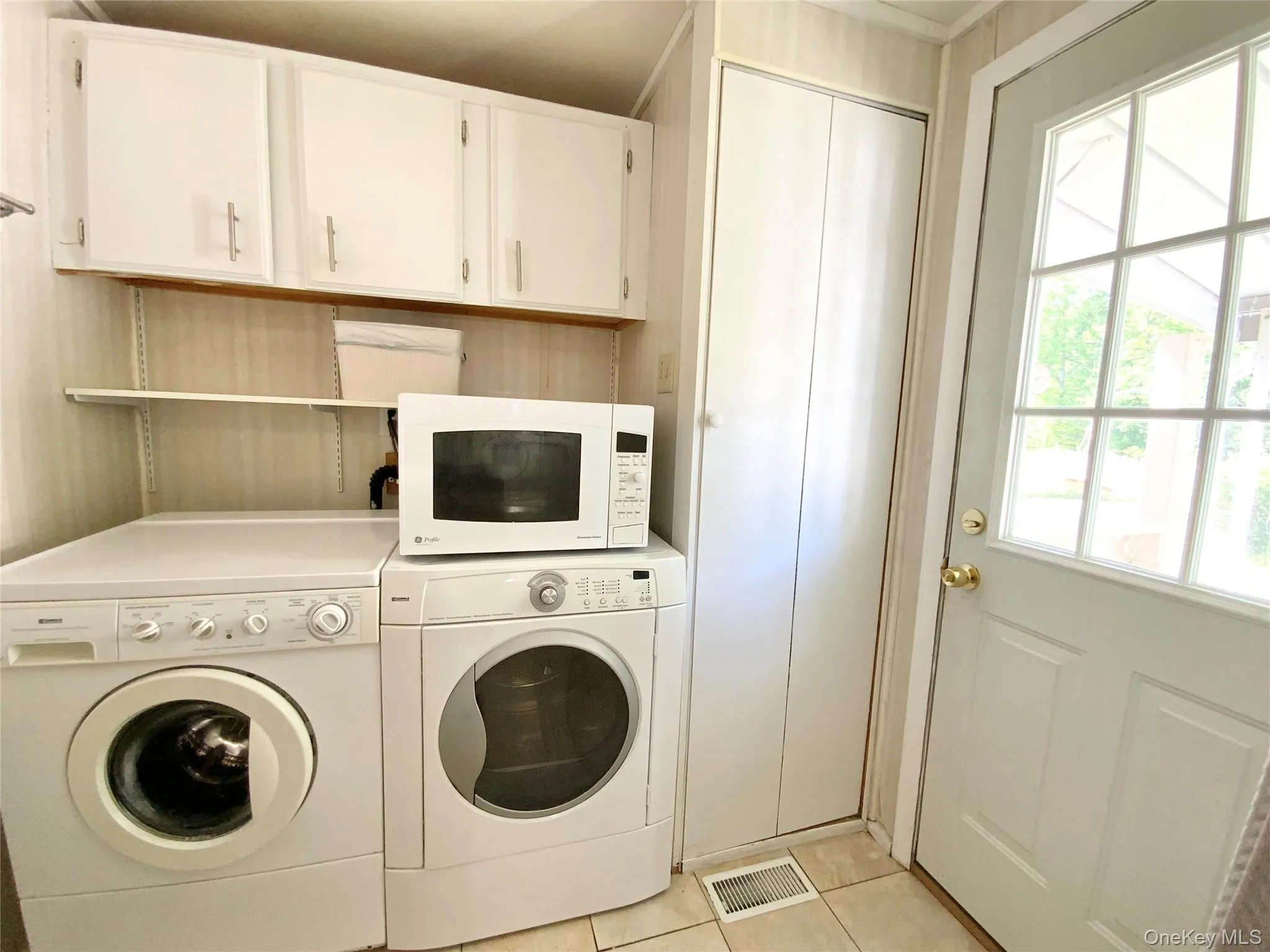 18 Cook Lane, New Paltz, NY, 3 Bedrooms Bedrooms, 7 Rooms Rooms,2 BathroomsBathrooms,Residential,For Rent,Cook,0,1005575 18 Cook Lane, New Paltz, NY, 3 Bedrooms Bedrooms, 7 Rooms Rooms,2 BathroomsBathrooms,Residential,For Rent,Cook,0,1005575