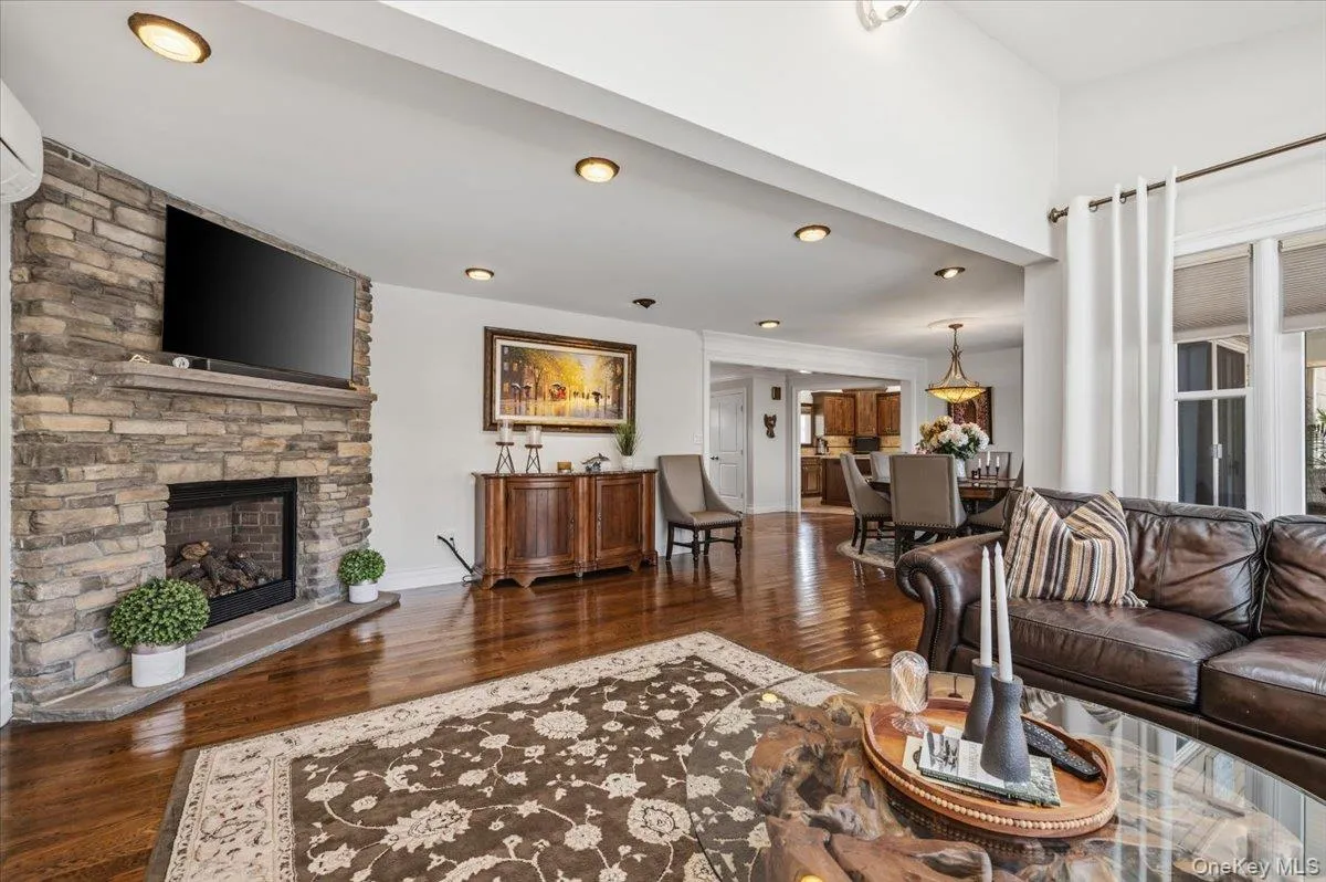 41 Jefferson Place, Oyster Bay, NY, 4 Bedrooms Bedrooms, 9 Rooms Rooms,2 BathroomsBathrooms,Residential,For Rent,Jefferson,0,1005577 41 Jefferson Place, Oyster Bay, NY, 4 Bedrooms Bedrooms, 9 Rooms Rooms,2 BathroomsBathrooms,Residential,For Rent,Jefferson,0,1005577