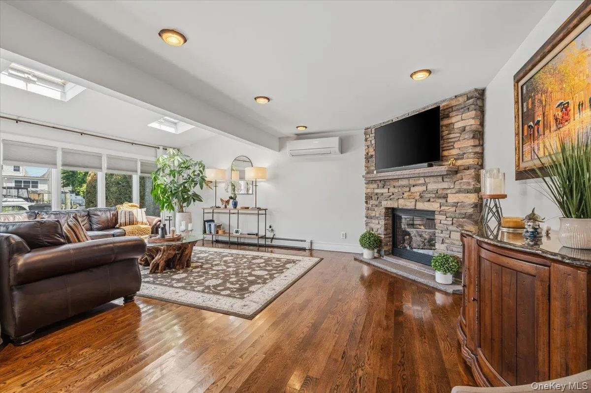 41 Jefferson Place, Oyster Bay, NY, 4 Bedrooms Bedrooms, 9 Rooms Rooms,2 BathroomsBathrooms,Residential,For Rent,Jefferson,0,1005577 41 Jefferson Place, Oyster Bay, NY, 4 Bedrooms Bedrooms, 9 Rooms Rooms,2 BathroomsBathrooms,Residential,For Rent,Jefferson,0,1005577