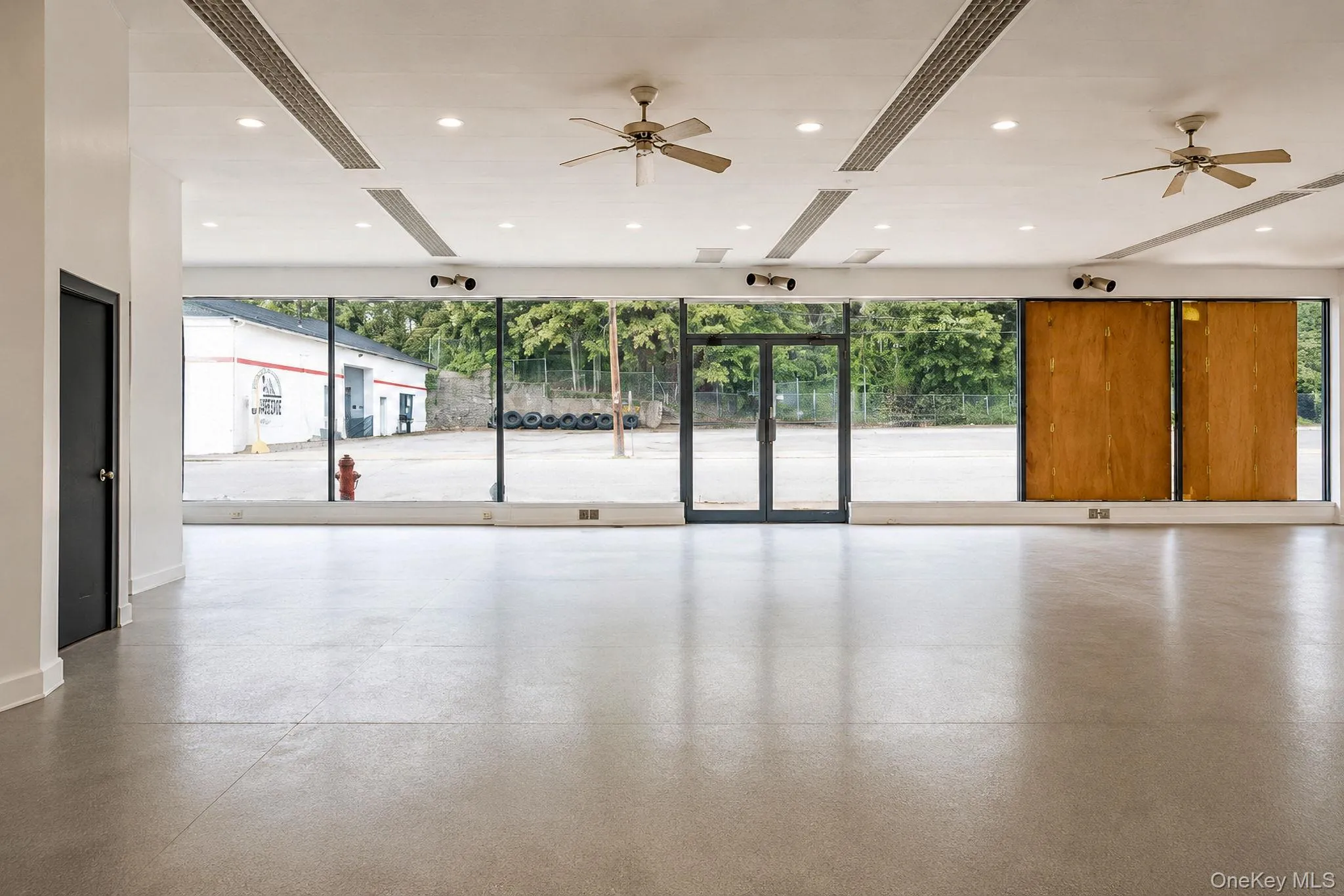 Front Showroom Space Front Showroom Space