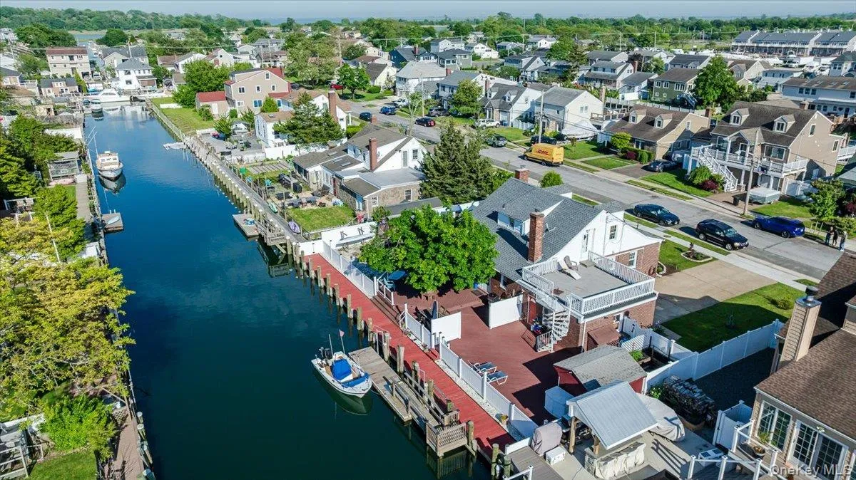 48 3rd Street, Hempstead, NY, 4 Bedrooms Bedrooms, 10 Rooms Rooms,3 BathroomsBathrooms,Residential,For Rent,3rd,0,1005588 48 3rd Street, Hempstead, NY, 4 Bedrooms Bedrooms, 10 Rooms Rooms,3 BathroomsBathrooms,Residential,For Rent,3rd,0,1005588