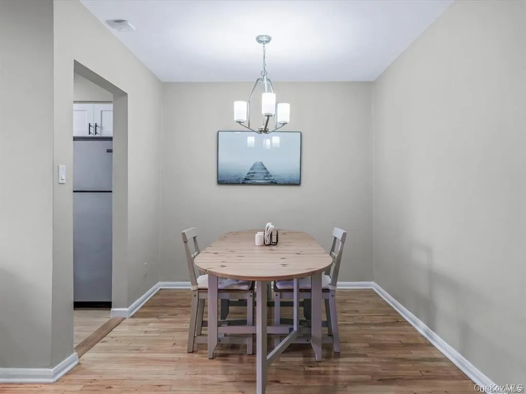 56 Edwards Street, North Hempstead, NY, 1 Bedroom Bedrooms, 3 Rooms Rooms,1 BathroomBathrooms,Residential,For Rent,Edwards,0,1005595 56 Edwards Street, North Hempstead, NY, 1 Bedroom Bedrooms, 3 Rooms Rooms,1 BathroomBathrooms,Residential,For Rent,Edwards,0,1005595