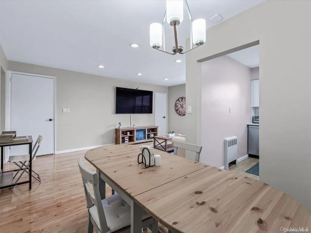56 Edwards Street, North Hempstead, NY, 1 Bedroom Bedrooms, 3 Rooms Rooms,1 BathroomBathrooms,Residential,For Rent,Edwards,0,1005595 56 Edwards Street, North Hempstead, NY, 1 Bedroom Bedrooms, 3 Rooms Rooms,1 BathroomBathrooms,Residential,For Rent,Edwards,0,1005595