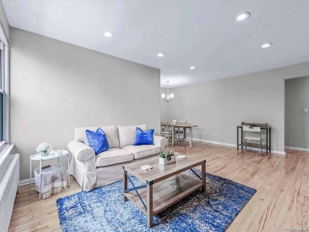 56 Edwards Street, North Hempstead, NY, 1 Bedroom Bedrooms, 3 Rooms Rooms,1 BathroomBathrooms,Residential,For Rent,Edwards,0,1005595 56 Edwards Street, North Hempstead, NY, 1 Bedroom Bedrooms, 3 Rooms Rooms,1 BathroomBathrooms,Residential,For Rent,Edwards,0,1005595