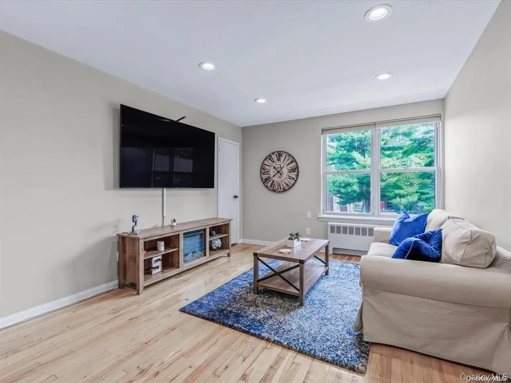 56 Edwards Street, North Hempstead, NY, 1 Bedroom Bedrooms, 3 Rooms Rooms,1 BathroomBathrooms,Residential,For Rent,Edwards,0,1005595 56 Edwards Street, North Hempstead, NY, 1 Bedroom Bedrooms, 3 Rooms Rooms,1 BathroomBathrooms,Residential,For Rent,Edwards,0,1005595