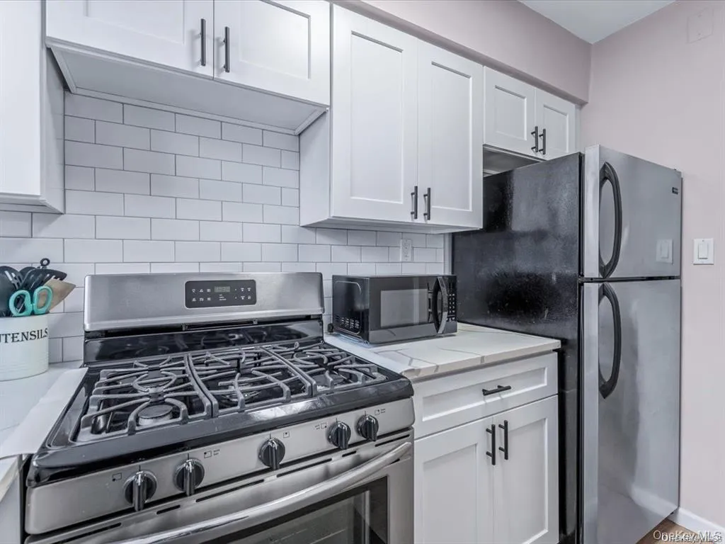 56 Edwards Street, North Hempstead, NY, 1 Bedroom Bedrooms, 3 Rooms Rooms,1 BathroomBathrooms,Residential,For Rent,Edwards,0,1005595 56 Edwards Street, North Hempstead, NY, 1 Bedroom Bedrooms, 3 Rooms Rooms,1 BathroomBathrooms,Residential,For Rent,Edwards,0,1005595