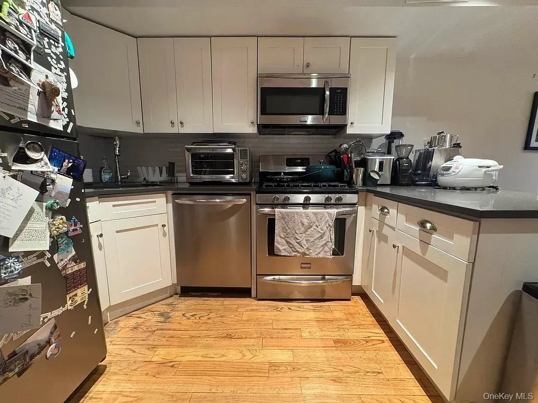 3801 31st Avenue, New York, NY, 1 Bedroom Bedrooms, 4 Rooms Rooms,1 BathroomBathrooms,Residential Lease,For Rent,31st,0,1005606 3801 31st Avenue, New York, NY, 1 Bedroom Bedrooms, 4 Rooms Rooms,1 BathroomBathrooms,Residential Lease,For Rent,31st,0,1005606