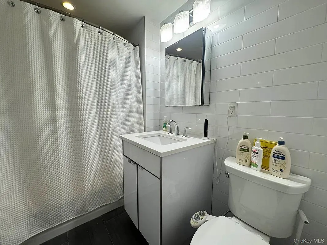 3801 31st Avenue, New York, NY, 1 Bedroom Bedrooms, 4 Rooms Rooms,1 BathroomBathrooms,Residential Lease,For Rent,31st,0,1005606 3801 31st Avenue, New York, NY, 1 Bedroom Bedrooms, 4 Rooms Rooms,1 BathroomBathrooms,Residential Lease,For Rent,31st,0,1005606