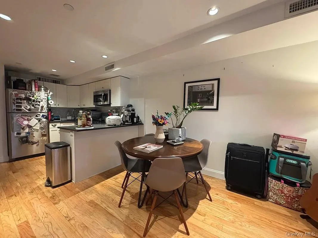 3801 31st Avenue, New York, NY, 1 Bedroom Bedrooms, 4 Rooms Rooms,1 BathroomBathrooms,Residential Lease,For Rent,31st,0,1005606 3801 31st Avenue, New York, NY, 1 Bedroom Bedrooms, 4 Rooms Rooms,1 BathroomBathrooms,Residential Lease,For Rent,31st,0,1005606