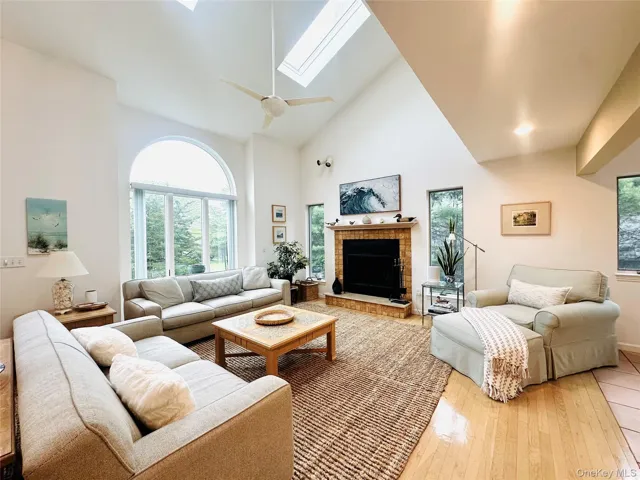 40 Hilltop Road, Southampton, New York 11968