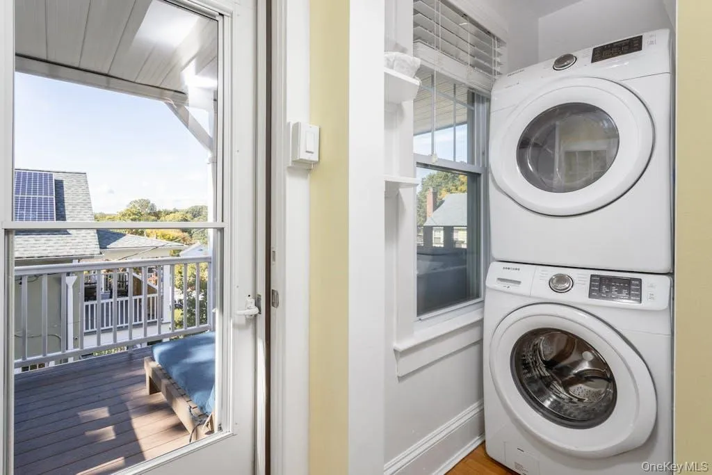 The stacked washer/dryer is discreely tucked away between the bedrooms and the door to the back porch The stacked washer/dryer is discreely tucked away between the bedrooms and the door to the back porch