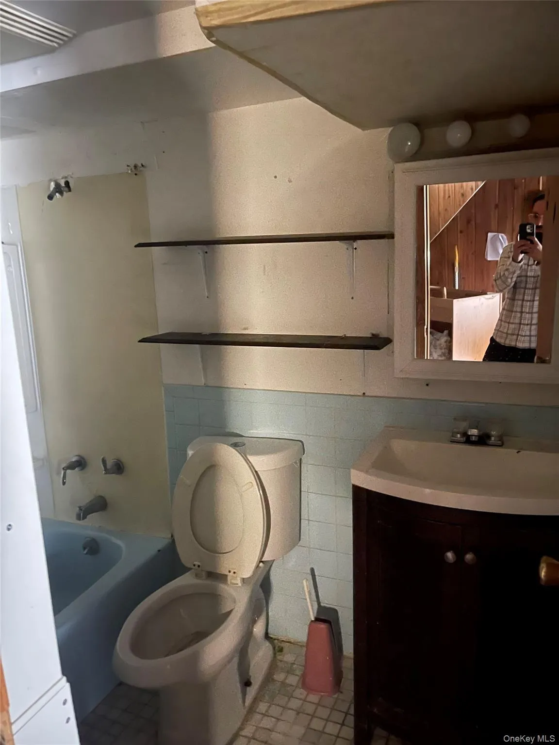 3 Surrey Drive, Babylon, NY, 4 Bedrooms Bedrooms, 8 Rooms Rooms,2 BathroomsBathrooms,Residential,For Rent,Surrey,0,1005618 3 Surrey Drive, Babylon, NY, 4 Bedrooms Bedrooms, 8 Rooms Rooms,2 BathroomsBathrooms,Residential,For Rent,Surrey,0,1005618