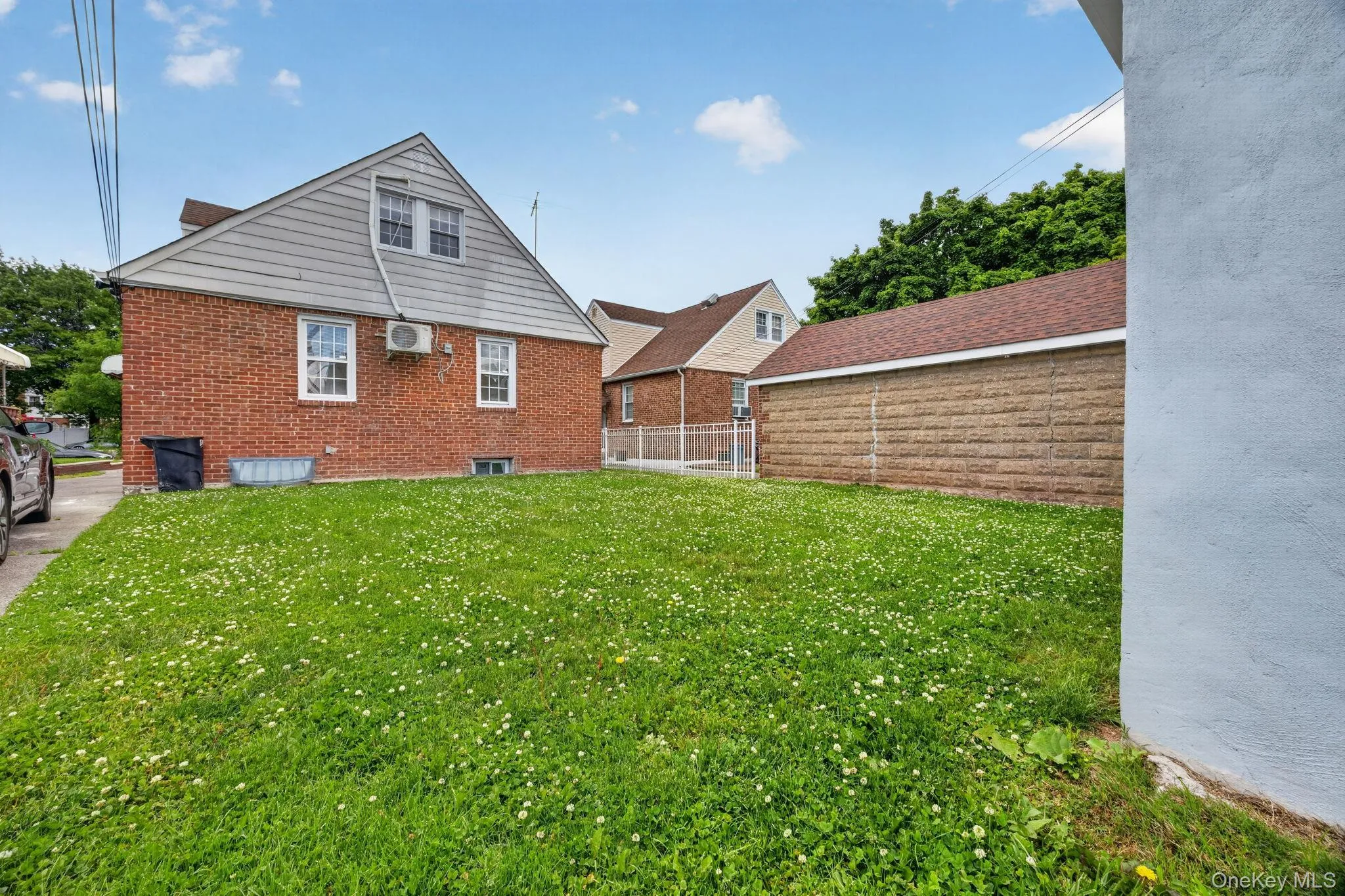 Spacious Backyard Spacious Backyard