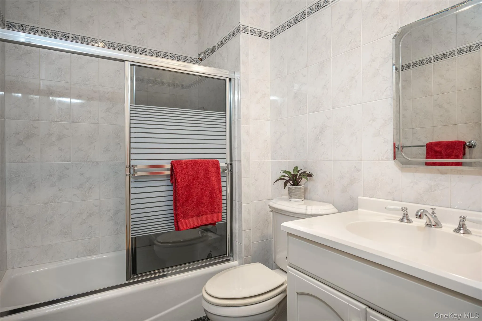 Ensuite Bath. Ensuite Bath.
