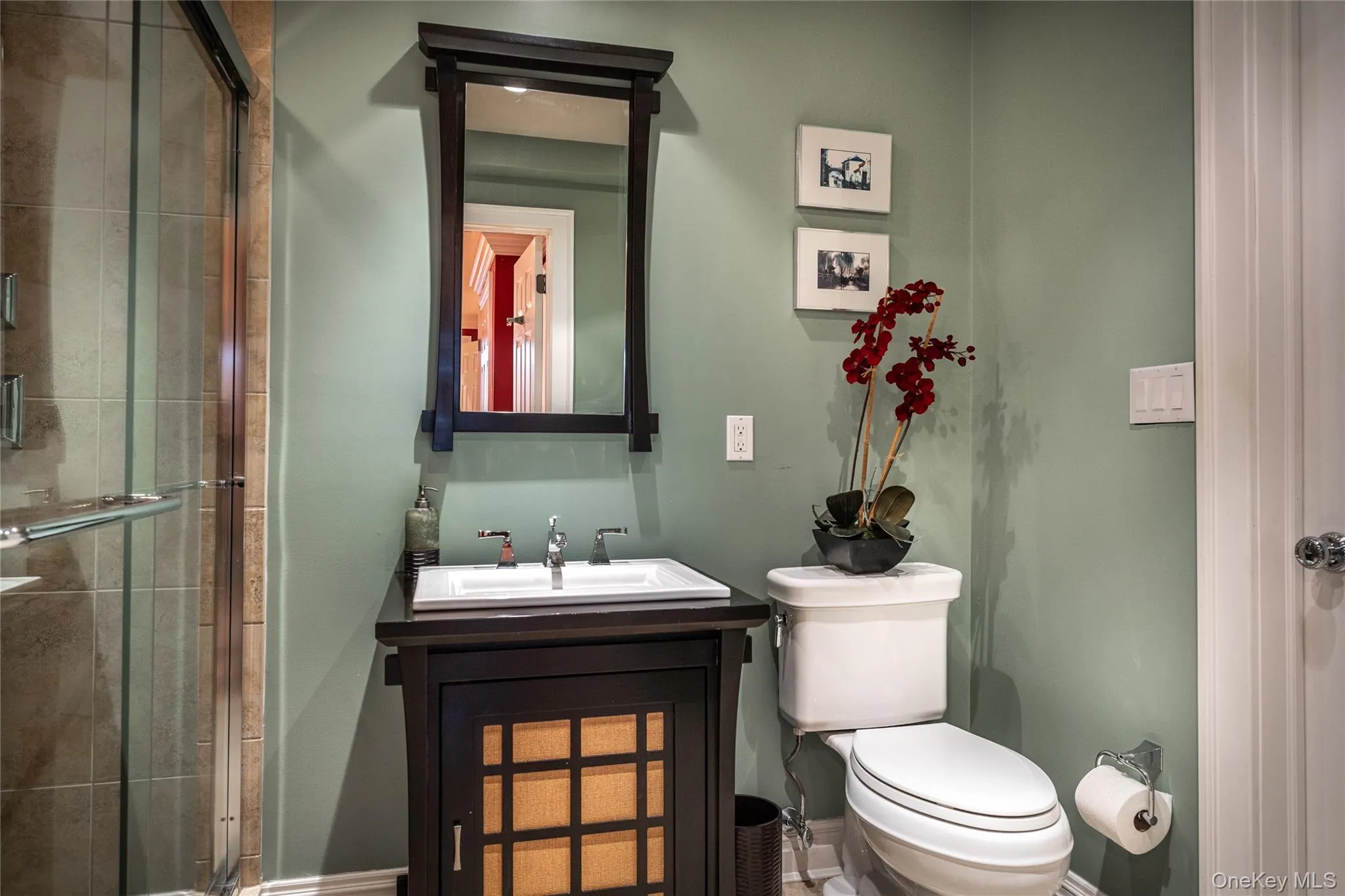 Lower level full bath Lower level full bath
