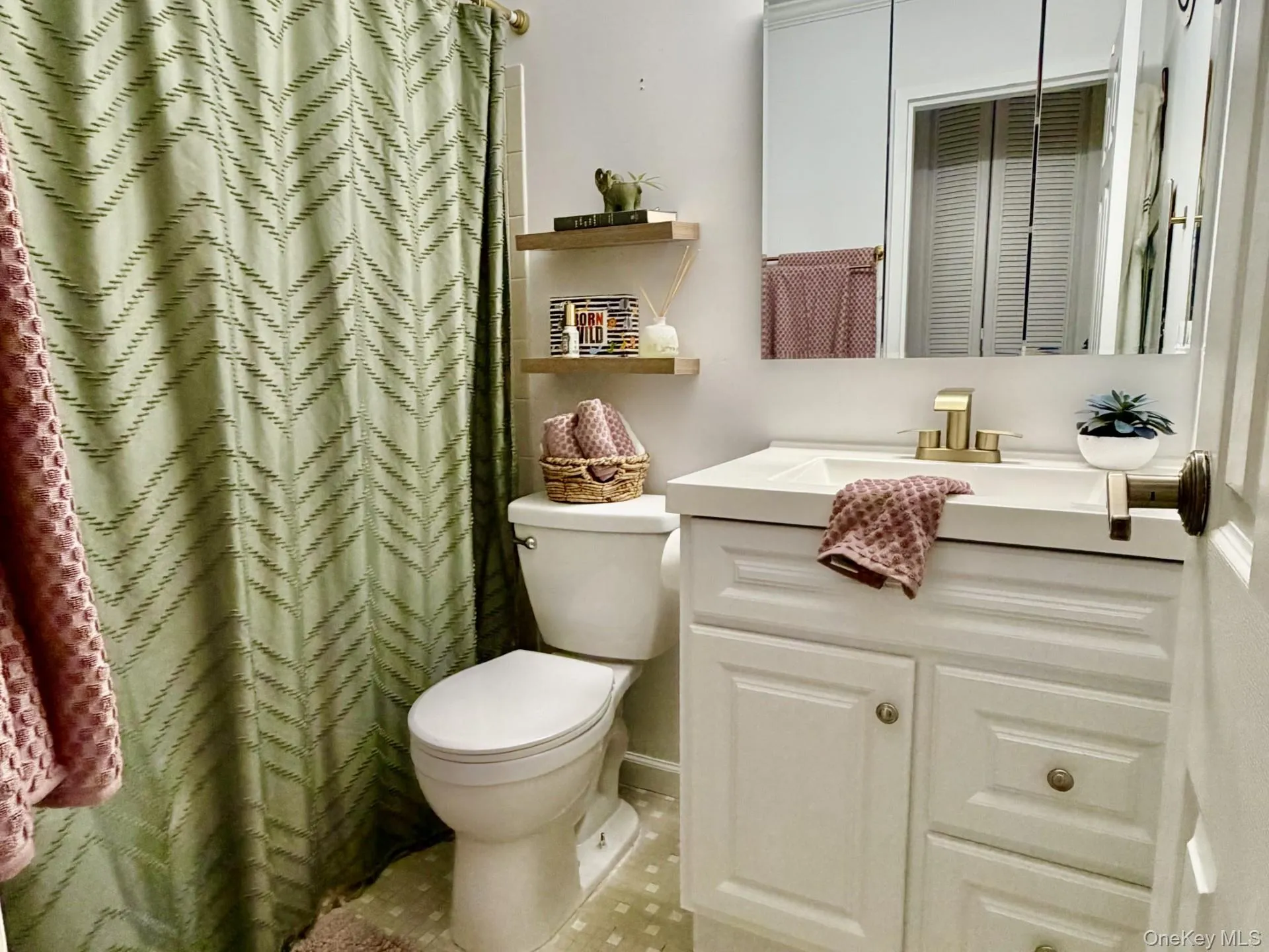 348 Clubhouse Court, Brookhaven, NY, 2 Bedrooms Bedrooms, 5 Rooms Rooms,2 BathroomsBathrooms,Residential,For Rent,Clubhouse,0,1005640 348 Clubhouse Court, Brookhaven, NY, 2 Bedrooms Bedrooms, 5 Rooms Rooms,2 BathroomsBathrooms,Residential,For Rent,Clubhouse,0,1005640