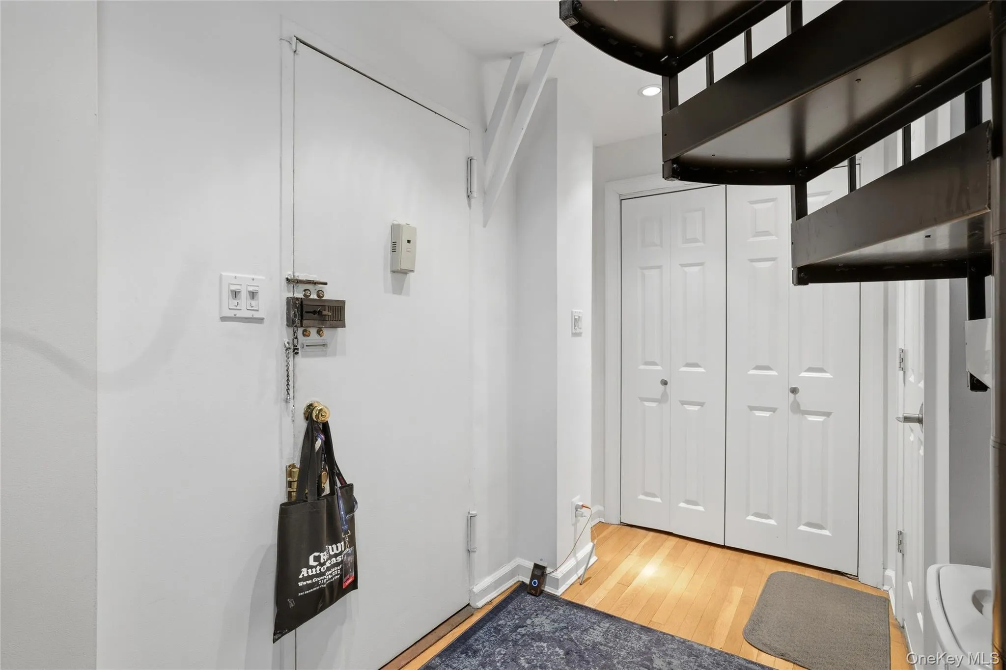 Private Entrance - First Floor Private Entrance - First Floor