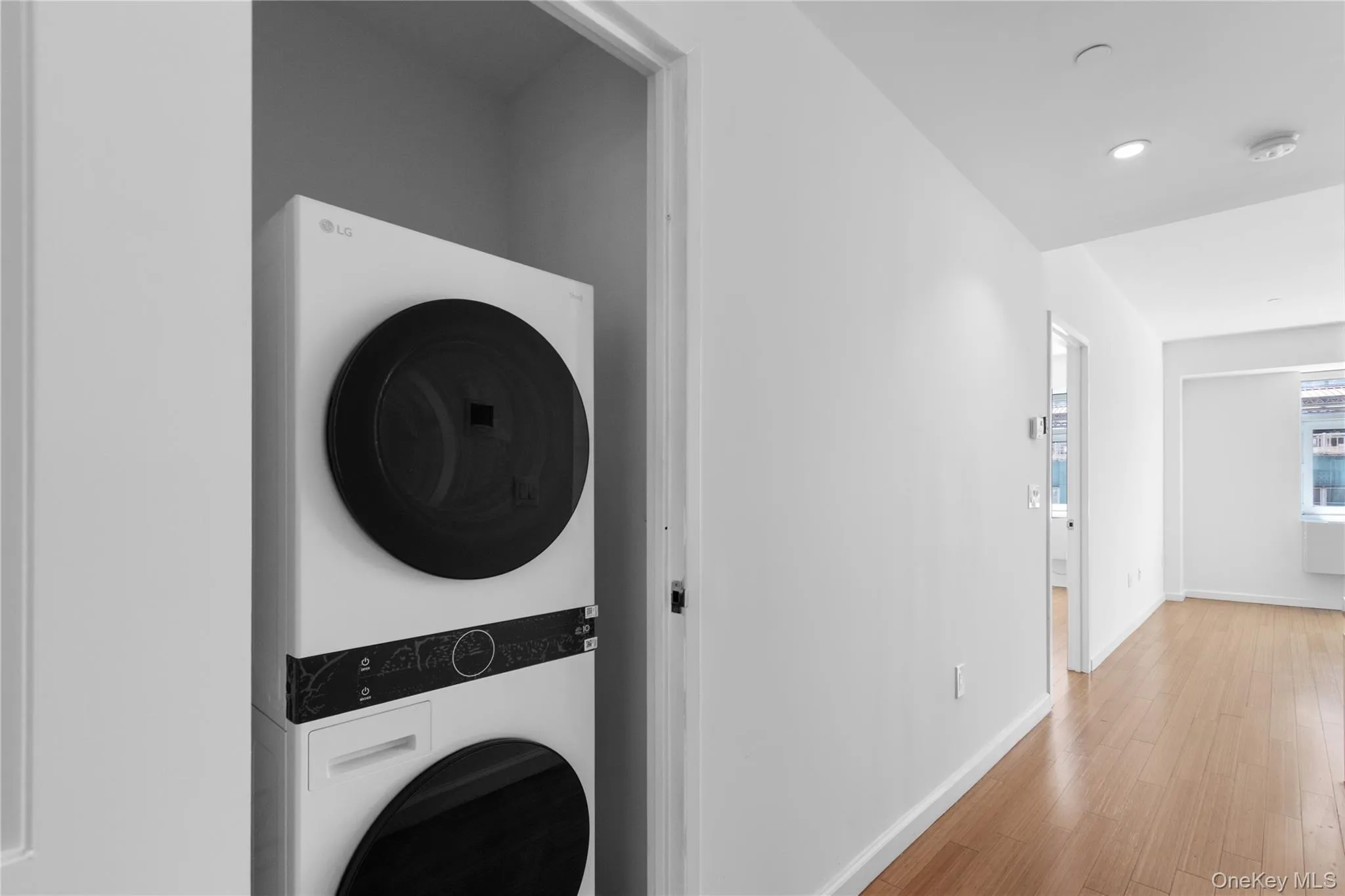 24-15 Queens Plaza, New York, NY, 2 Bedrooms Bedrooms, 5 Rooms Rooms,2 BathroomsBathrooms,Residential Lease,For Rent,Queens,0,1005690 24-15 Queens Plaza, New York, NY, 2 Bedrooms Bedrooms, 5 Rooms Rooms,2 BathroomsBathrooms,Residential Lease,For Rent,Queens,0,1005690