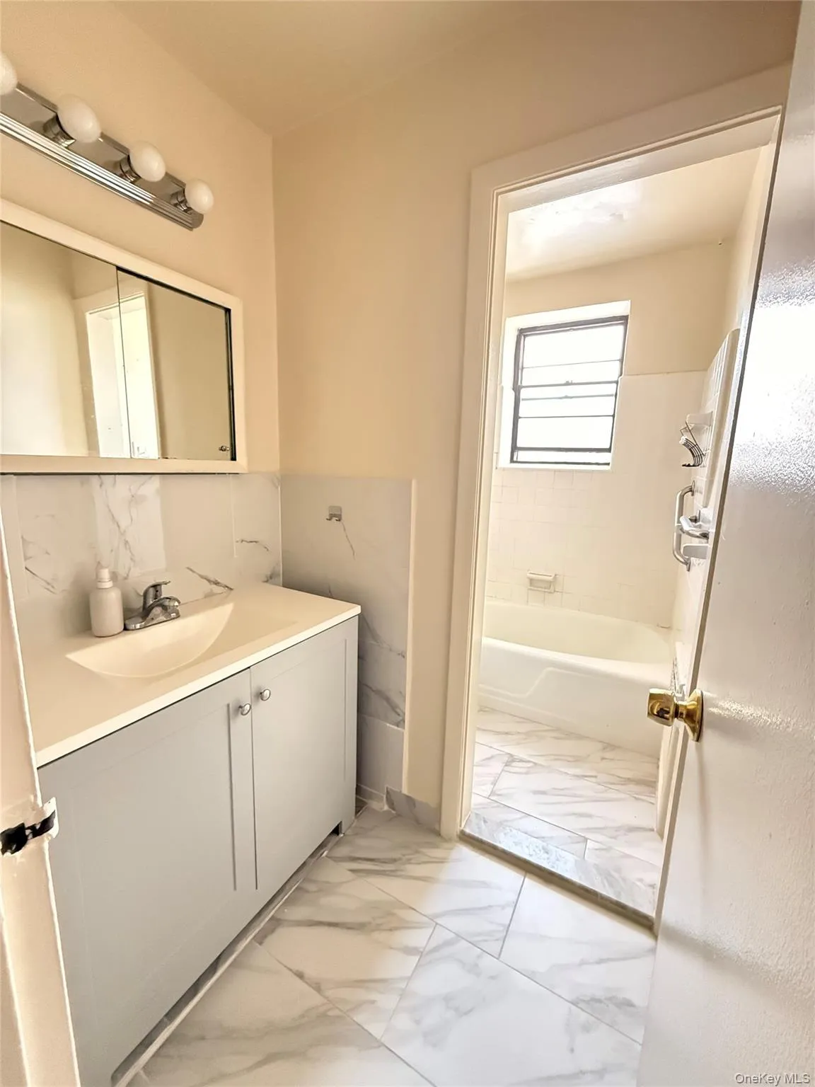 190 First Street, North Hempstead, NY, 1 Bedroom Bedrooms, 3 Rooms Rooms,1 BathroomBathrooms,Residential Lease,For Rent,First,0,1005692 190 First Street, North Hempstead, NY, 1 Bedroom Bedrooms, 3 Rooms Rooms,1 BathroomBathrooms,Residential Lease,For Rent,First,0,1005692