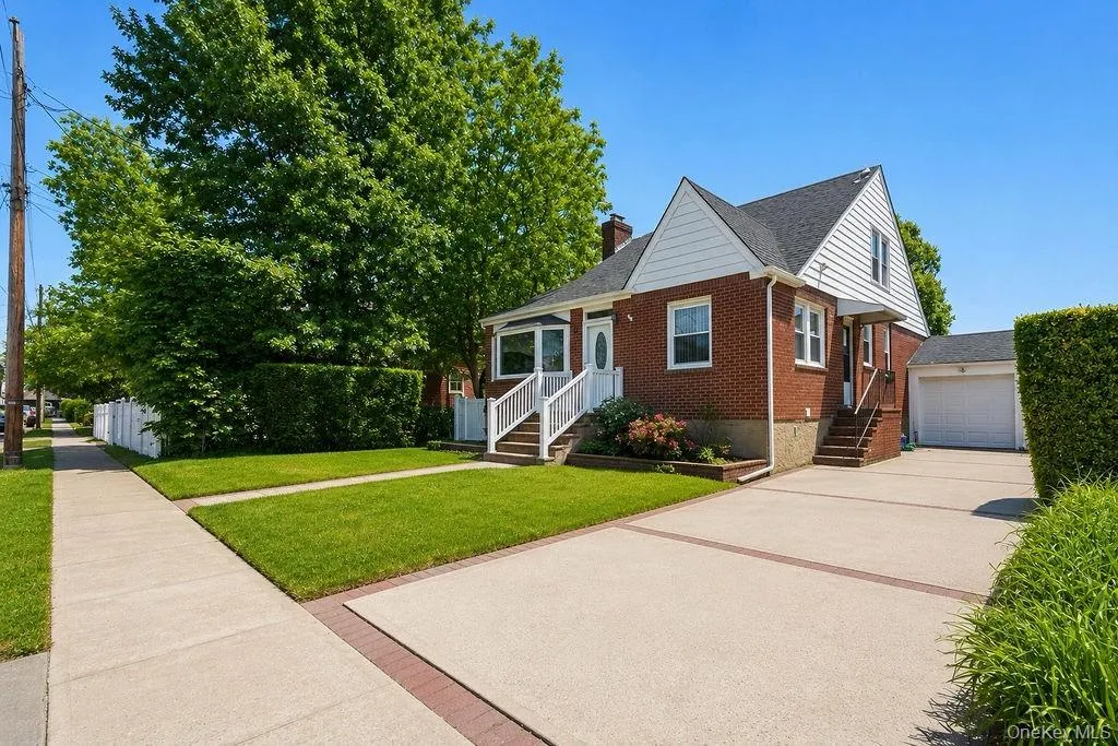 27 Alice Court, Hempstead, NY, 4 Bedrooms Bedrooms, 10 Rooms Rooms,2 BathroomsBathrooms,Residential,For Rent,Alice,0,1005696 27 Alice Court, Hempstead, NY, 4 Bedrooms Bedrooms, 10 Rooms Rooms,2 BathroomsBathrooms,Residential,For Rent,Alice,0,1005696