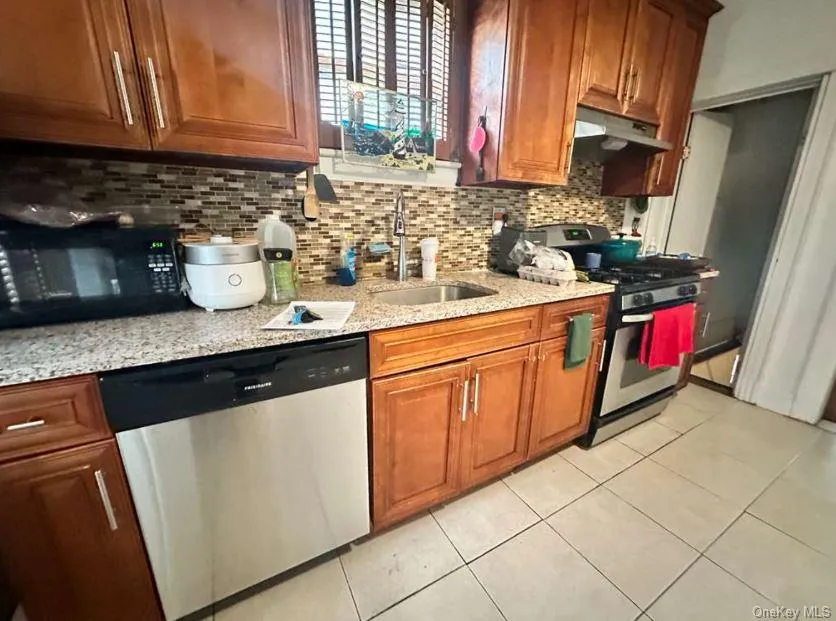 32 Herbert Avenue, North Hempstead, NY, 3 Bedrooms Bedrooms, 6 Rooms Rooms,2 BathroomsBathrooms,Residential Lease,For Rent,Herbert,0,1005736 32 Herbert Avenue, North Hempstead, NY, 3 Bedrooms Bedrooms, 6 Rooms Rooms,2 BathroomsBathrooms,Residential Lease,For Rent,Herbert,0,1005736