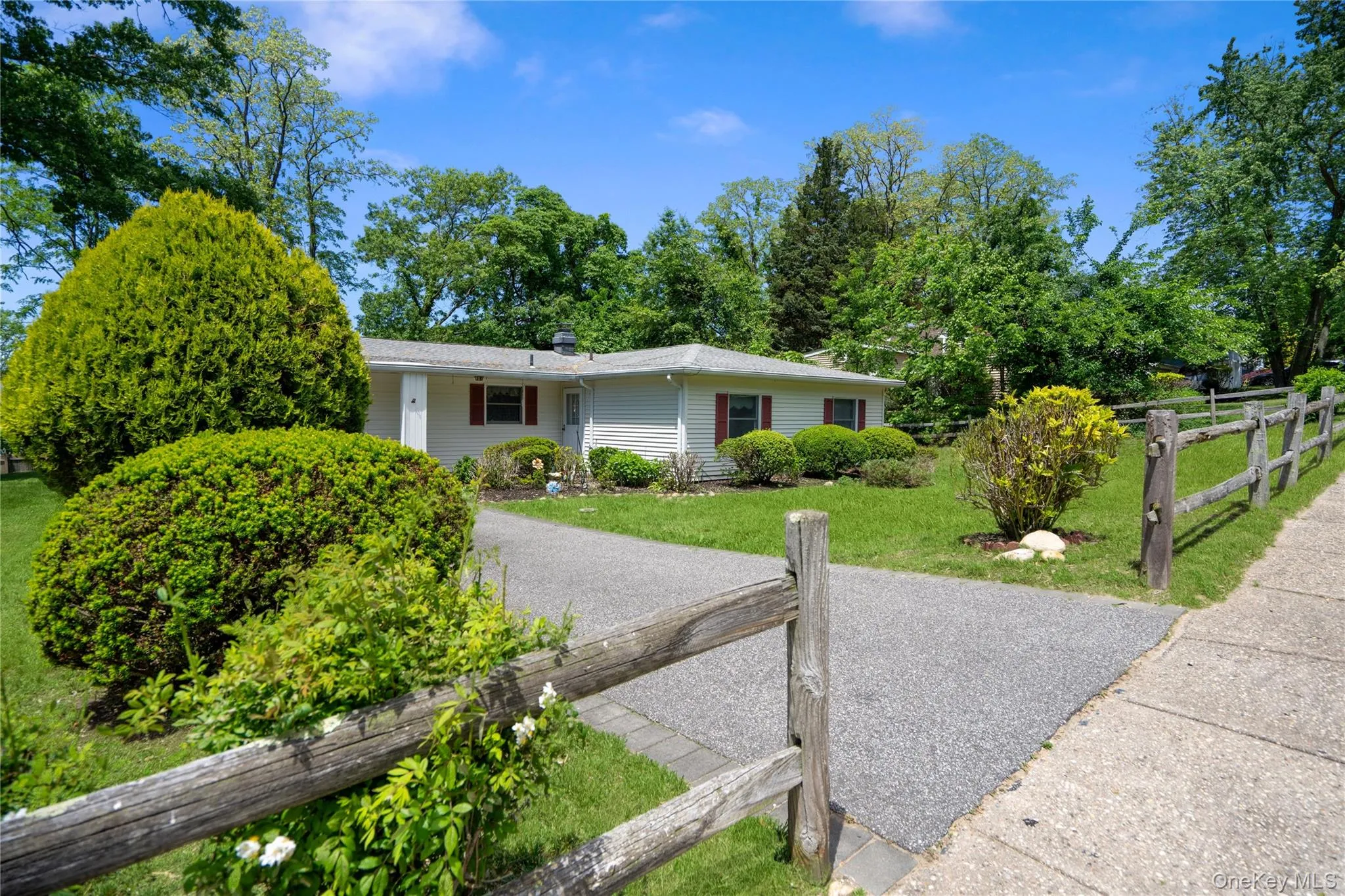 14 Campus Drive, Brookhaven, NY, 4 Bedrooms Bedrooms, 6 Rooms Rooms,2 BathroomsBathrooms,Residential,For Rent,Campus,0,1005740 14 Campus Drive, Brookhaven, NY, 4 Bedrooms Bedrooms, 6 Rooms Rooms,2 BathroomsBathrooms,Residential,For Rent,Campus,0,1005740