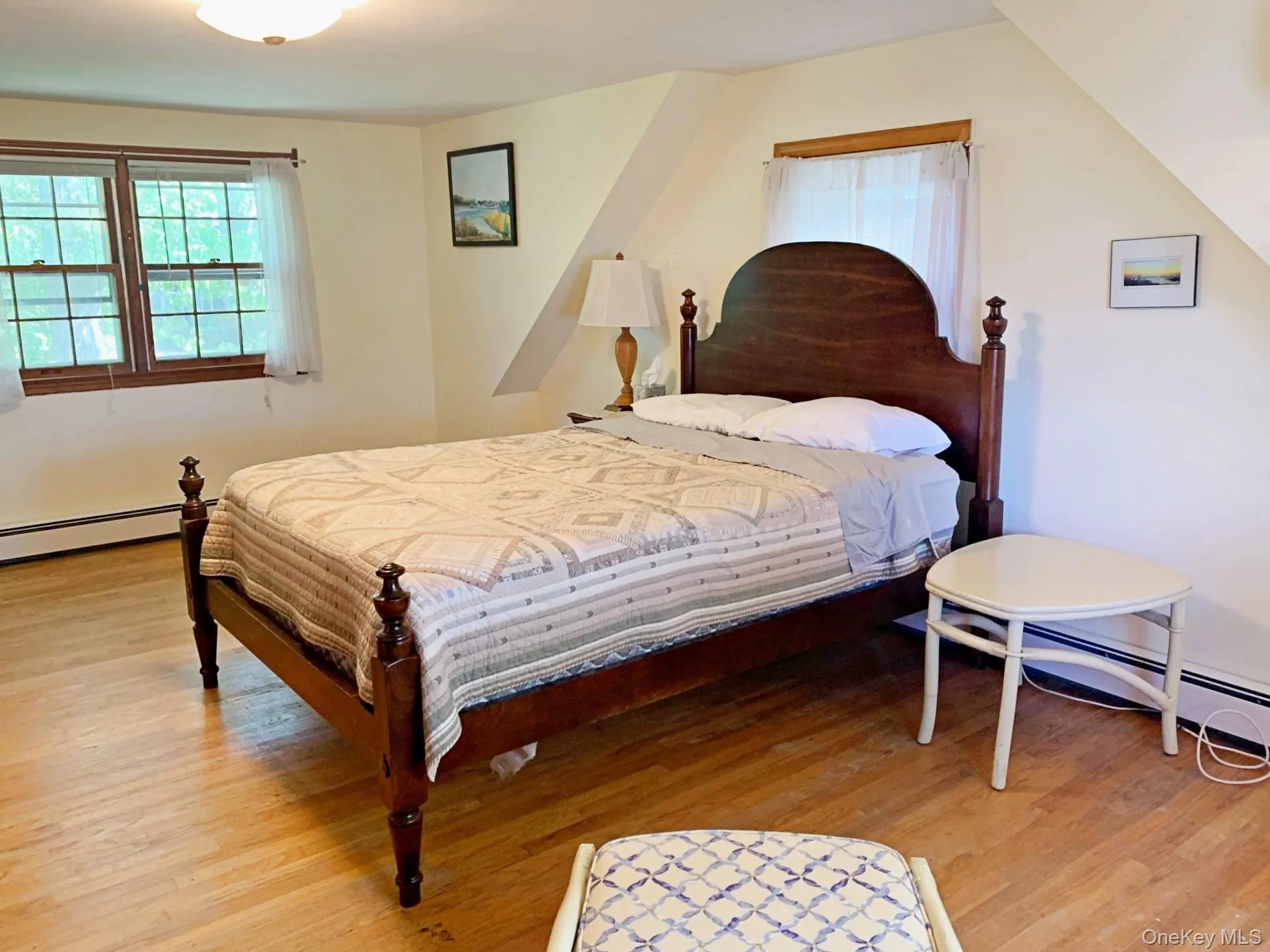 Primary bedroom with queen Bed Primary bedroom with queen Bed