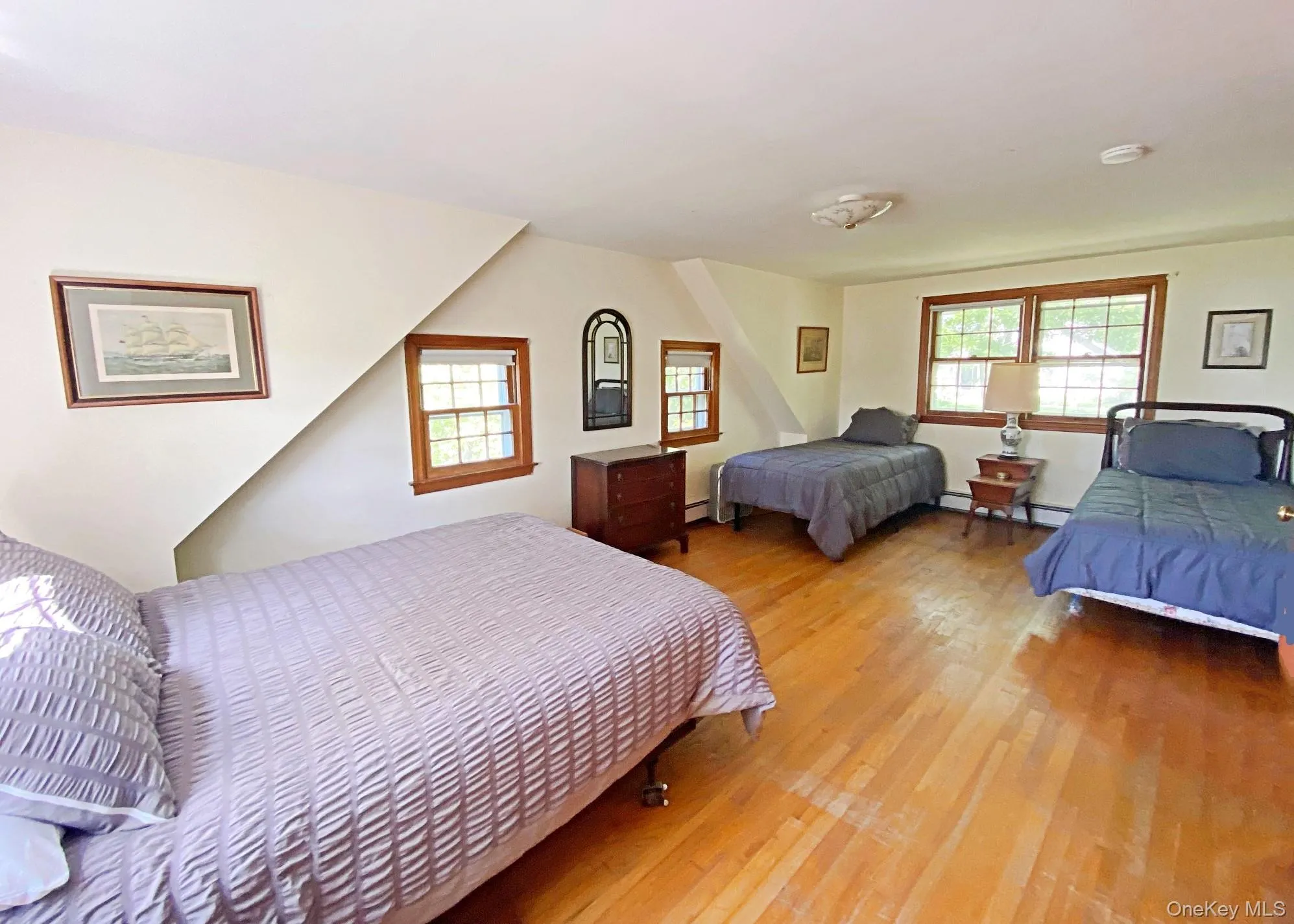 Large bedroom with 2 twins and a queen Large bedroom with 2 twins and a queen