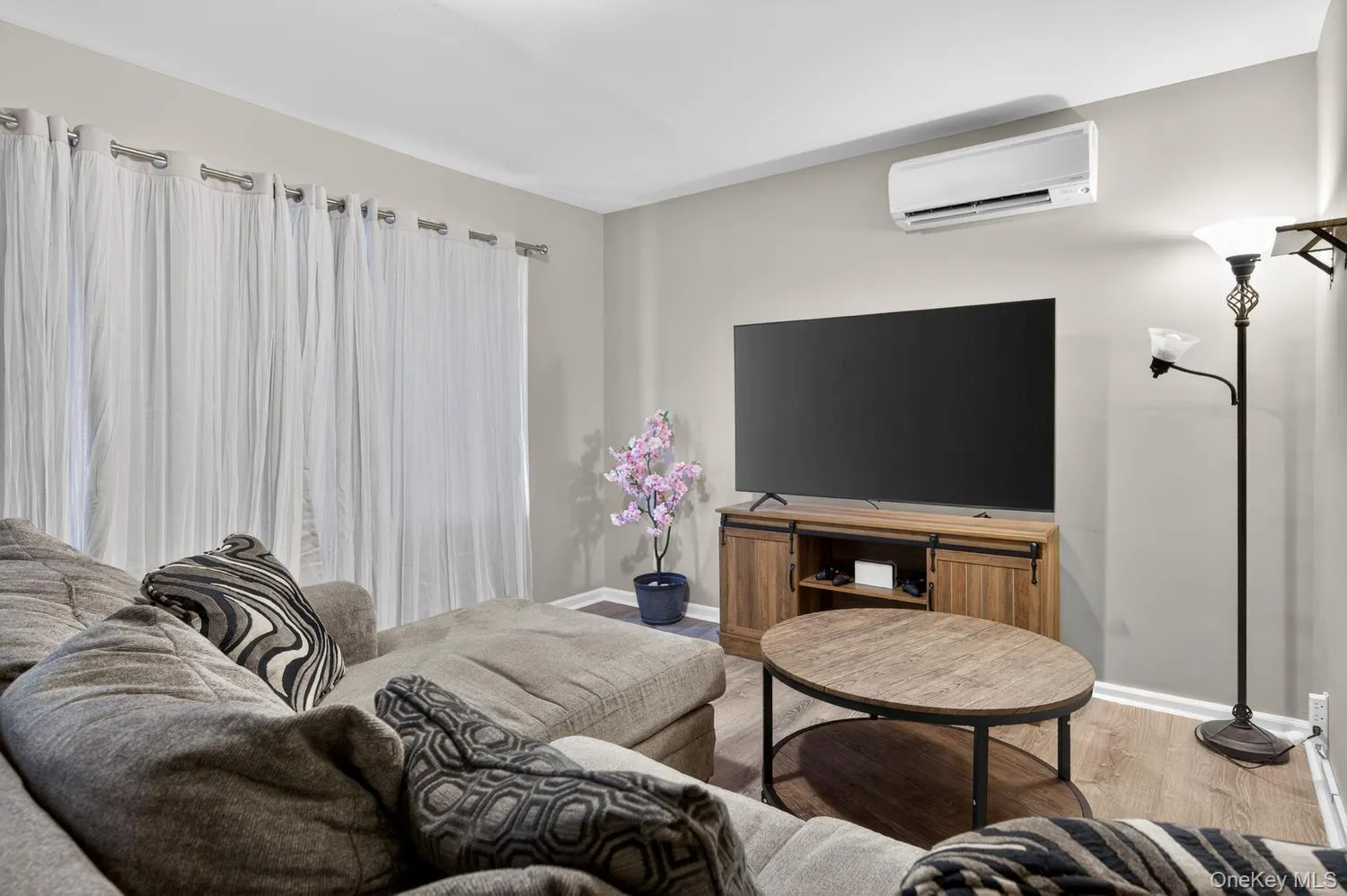 1438 Harding Street, Hempstead, NY, 3 Bedrooms Bedrooms, 7 Rooms Rooms,2 BathroomsBathrooms,Residential,For Rent,Harding,0,1005751 1438 Harding Street, Hempstead, NY, 3 Bedrooms Bedrooms, 7 Rooms Rooms,2 BathroomsBathrooms,Residential,For Rent,Harding,0,1005751