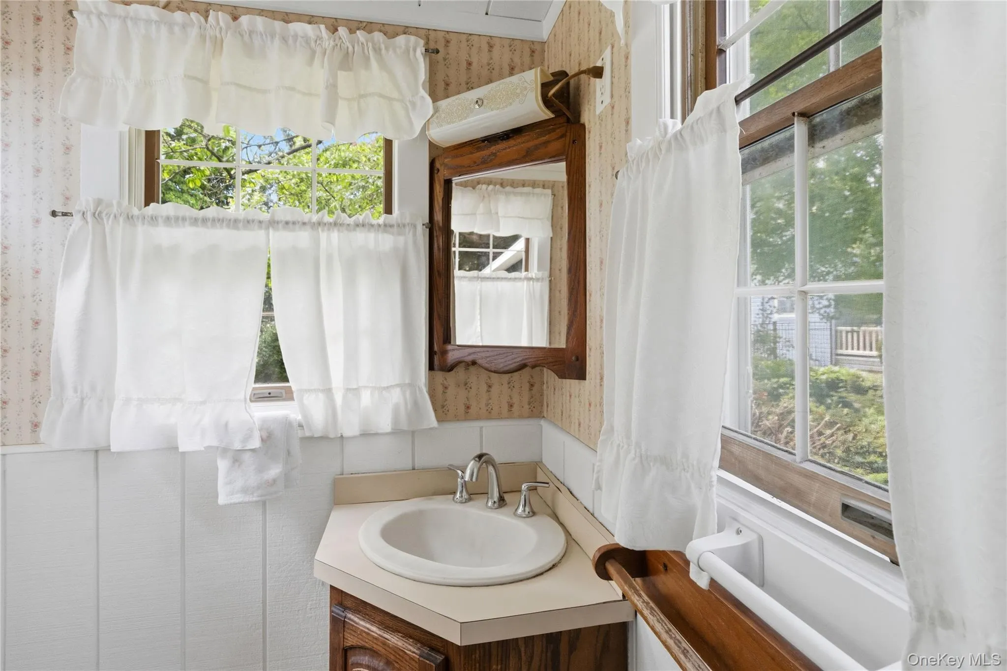 4 Russett Lane, Islip, NY, 3 Bedrooms Bedrooms, 5 Rooms Rooms,2 BathroomsBathrooms,Residential,For Rent,Russett,0,1005761 4 Russett Lane, Islip, NY, 3 Bedrooms Bedrooms, 5 Rooms Rooms,2 BathroomsBathrooms,Residential,For Rent,Russett,0,1005761