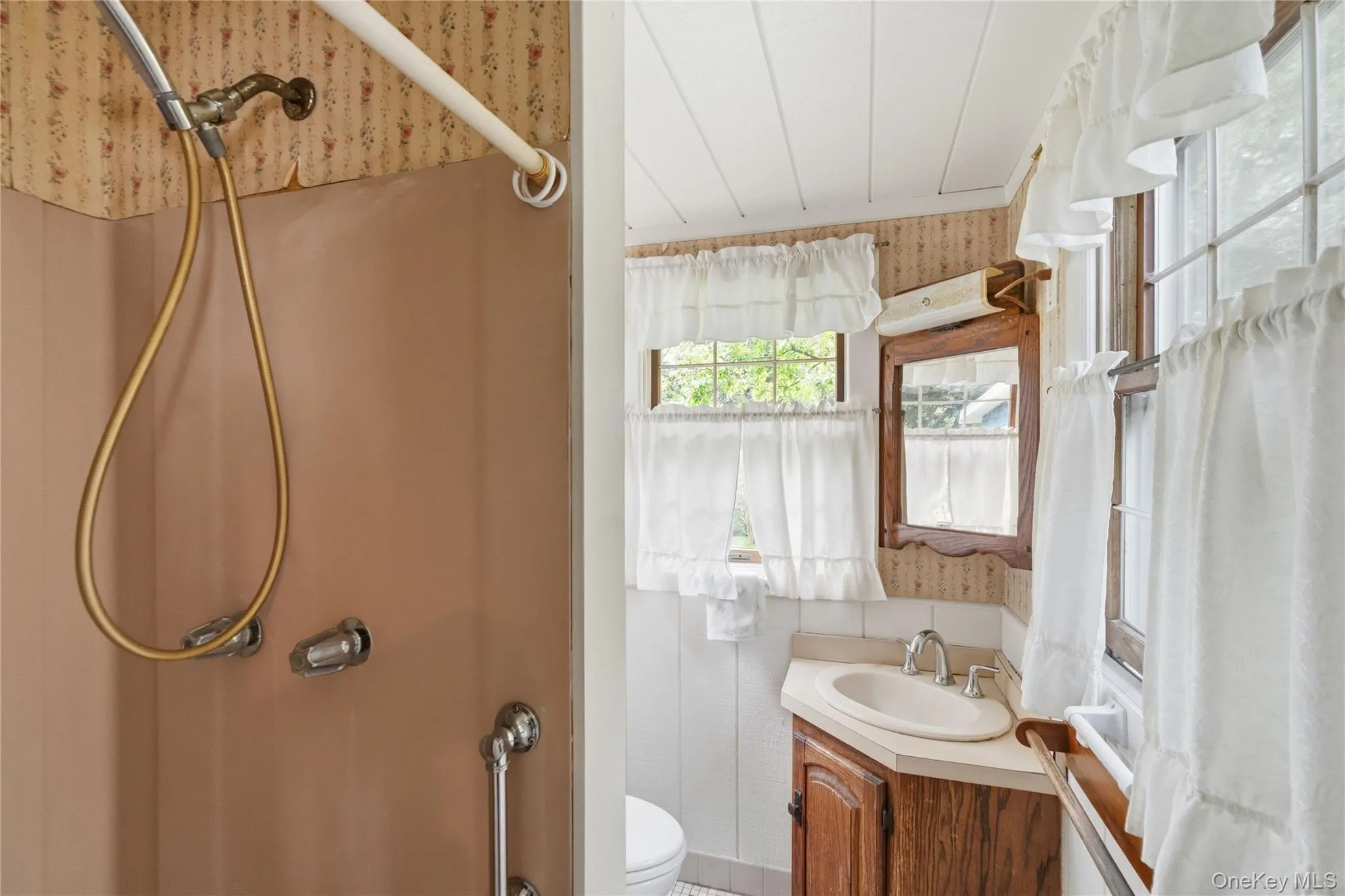 4 Russett Lane, Islip, NY, 3 Bedrooms Bedrooms, 5 Rooms Rooms,2 BathroomsBathrooms,Residential,For Rent,Russett,0,1005761 4 Russett Lane, Islip, NY, 3 Bedrooms Bedrooms, 5 Rooms Rooms,2 BathroomsBathrooms,Residential,For Rent,Russett,0,1005761