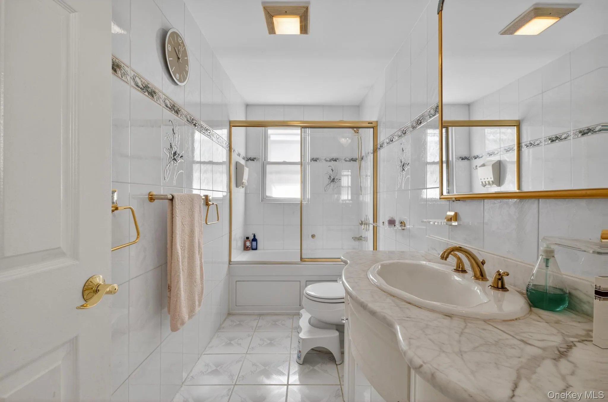 90-06 210th Place, New York, NY, 4 Bedrooms Bedrooms, 8 Rooms Rooms,2 BathroomsBathrooms,Residential,For Rent,210th,0,1005797 90-06 210th Place, New York, NY, 4 Bedrooms Bedrooms, 8 Rooms Rooms,2 BathroomsBathrooms,Residential,For Rent,210th,0,1005797