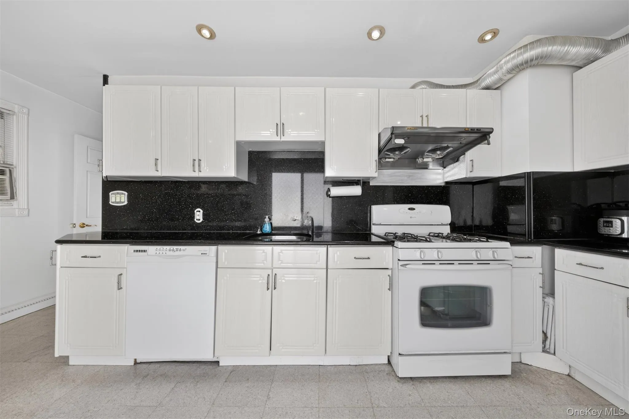 90-06 210th Place, New York, NY, 4 Bedrooms Bedrooms, 8 Rooms Rooms,2 BathroomsBathrooms,Residential,For Rent,210th,0,1005797 90-06 210th Place, New York, NY, 4 Bedrooms Bedrooms, 8 Rooms Rooms,2 BathroomsBathrooms,Residential,For Rent,210th,0,1005797