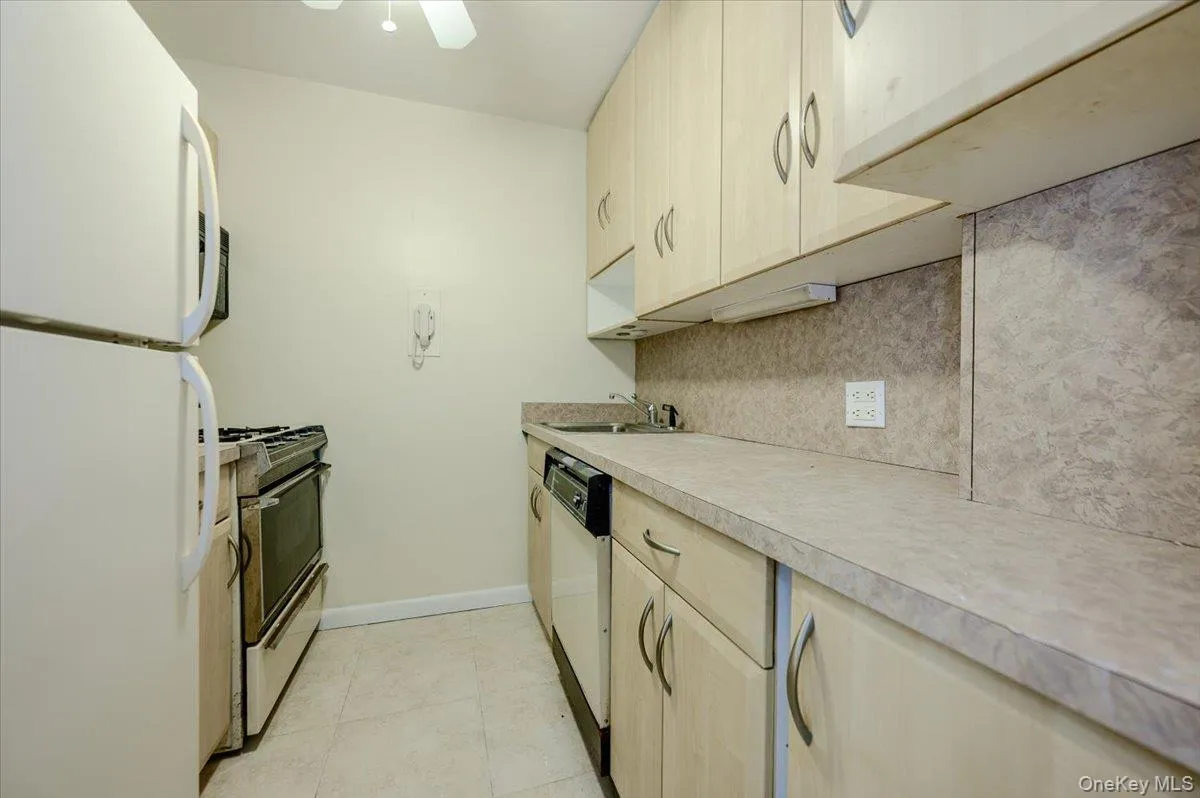 450 Shore, Long Beach, NY, 1 Bedroom Bedrooms, 3 Rooms Rooms,1 BathroomBathrooms,Residential,For Rent,Shore,0,1005806 450 Shore, Long Beach, NY, 1 Bedroom Bedrooms, 3 Rooms Rooms,1 BathroomBathrooms,Residential,For Rent,Shore,0,1005806