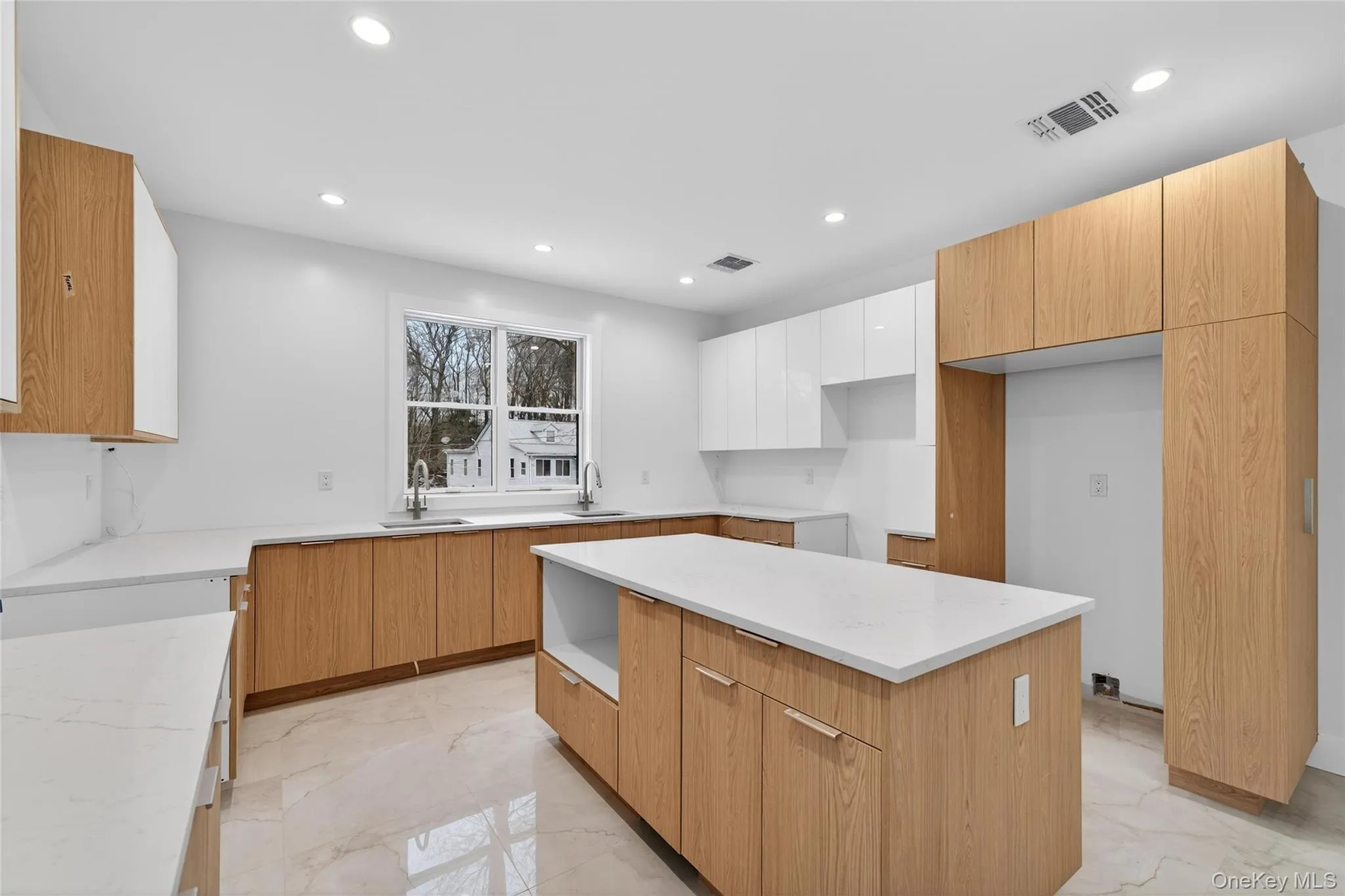67 Lawrence Avenue, Thompson, NY, 6 Bedrooms Bedrooms, 11 Rooms Rooms,3 BathroomsBathrooms,Residential,For Rent,Lawrence,0,1005820 67 Lawrence Avenue, Thompson, NY, 6 Bedrooms Bedrooms, 11 Rooms Rooms,3 BathroomsBathrooms,Residential,For Rent,Lawrence,0,1005820