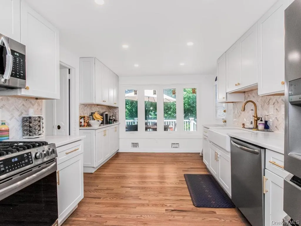 36 Balmoral Crescent, White Plains, NY, 4 Bedrooms Bedrooms, 7 Rooms Rooms,2 BathroomsBathrooms,Residential,For Rent,Balmoral,0,1005823 36 Balmoral Crescent, White Plains, NY, 4 Bedrooms Bedrooms, 7 Rooms Rooms,2 BathroomsBathrooms,Residential,For Rent,Balmoral,0,1005823