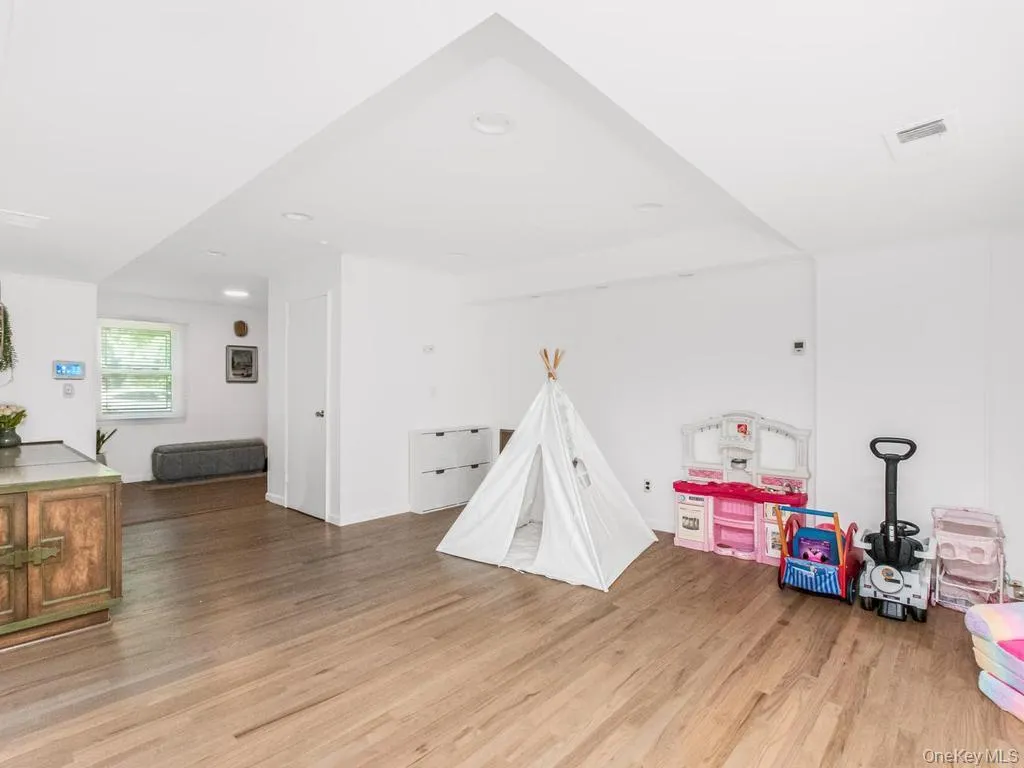 36 Balmoral Crescent, White Plains, NY, 4 Bedrooms Bedrooms, 7 Rooms Rooms,2 BathroomsBathrooms,Residential,For Rent,Balmoral,0,1005823 36 Balmoral Crescent, White Plains, NY, 4 Bedrooms Bedrooms, 7 Rooms Rooms,2 BathroomsBathrooms,Residential,For Rent,Balmoral,0,1005823