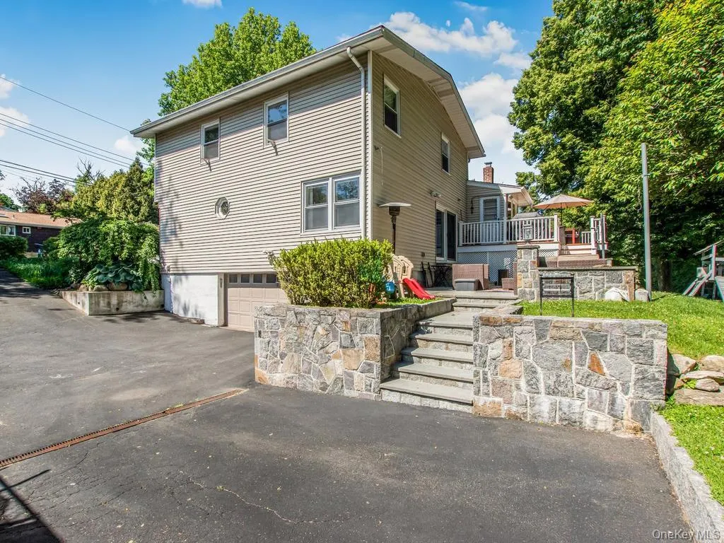 36 Balmoral Crescent, White Plains, NY, 4 Bedrooms Bedrooms, 7 Rooms Rooms,2 BathroomsBathrooms,Residential,For Rent,Balmoral,0,1005823 36 Balmoral Crescent, White Plains, NY, 4 Bedrooms Bedrooms, 7 Rooms Rooms,2 BathroomsBathrooms,Residential,For Rent,Balmoral,0,1005823