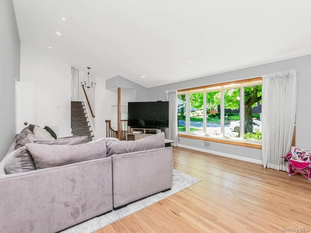36 Balmoral Crescent, White Plains, NY, 4 Bedrooms Bedrooms, 7 Rooms Rooms,2 BathroomsBathrooms,Residential,For Rent,Balmoral,0,1005823 36 Balmoral Crescent, White Plains, NY, 4 Bedrooms Bedrooms, 7 Rooms Rooms,2 BathroomsBathrooms,Residential,For Rent,Balmoral,0,1005823