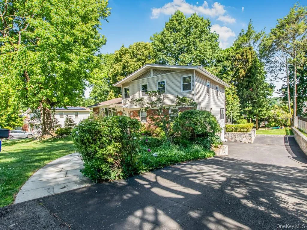 36 Balmoral Crescent, White Plains, NY, 4 Bedrooms Bedrooms, 7 Rooms Rooms,2 BathroomsBathrooms,Residential,For Rent,Balmoral,0,1005823 36 Balmoral Crescent, White Plains, NY, 4 Bedrooms Bedrooms, 7 Rooms Rooms,2 BathroomsBathrooms,Residential,For Rent,Balmoral,0,1005823